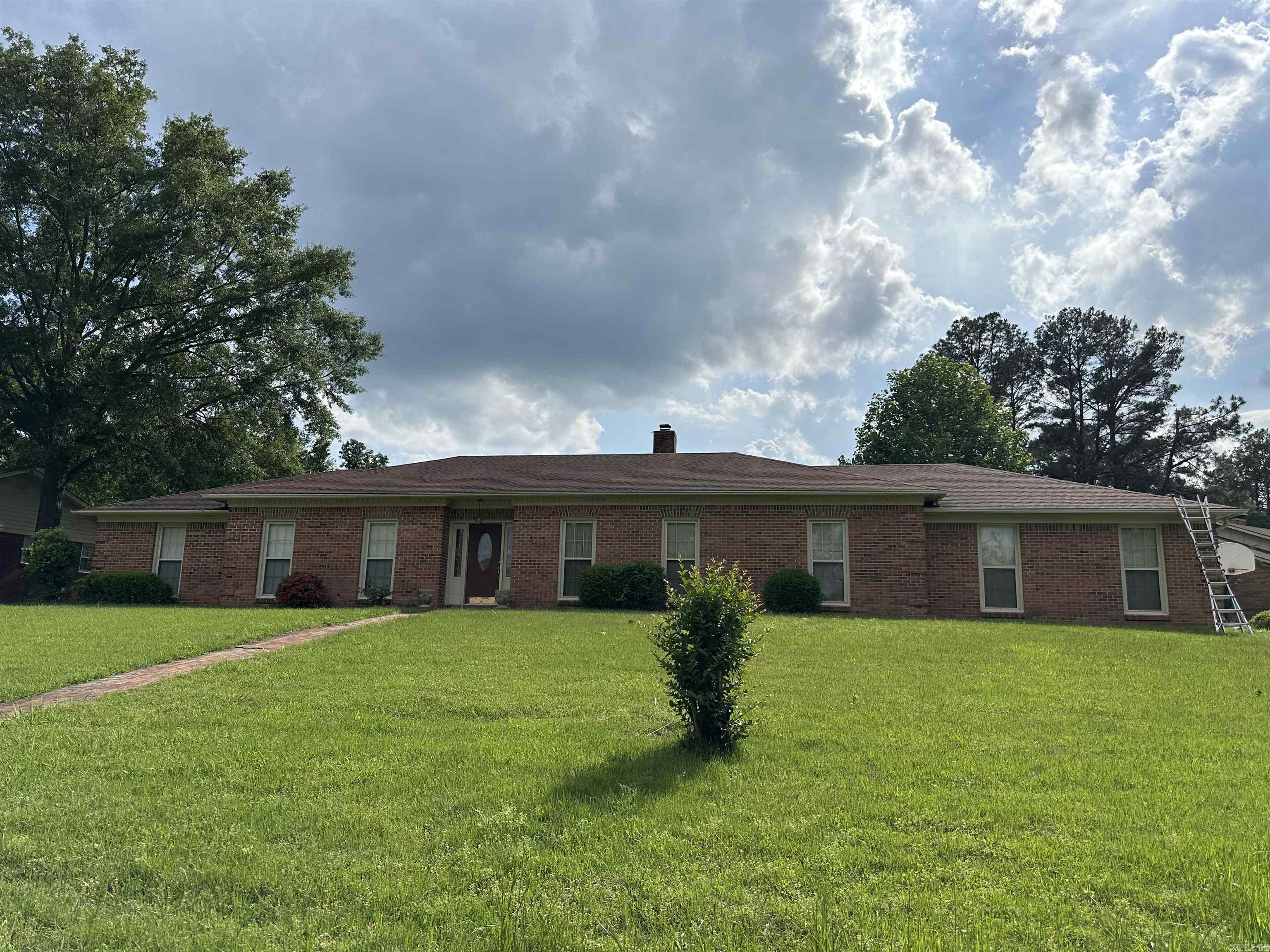 Well-maintained, spacious house in a desirable neighborhood.