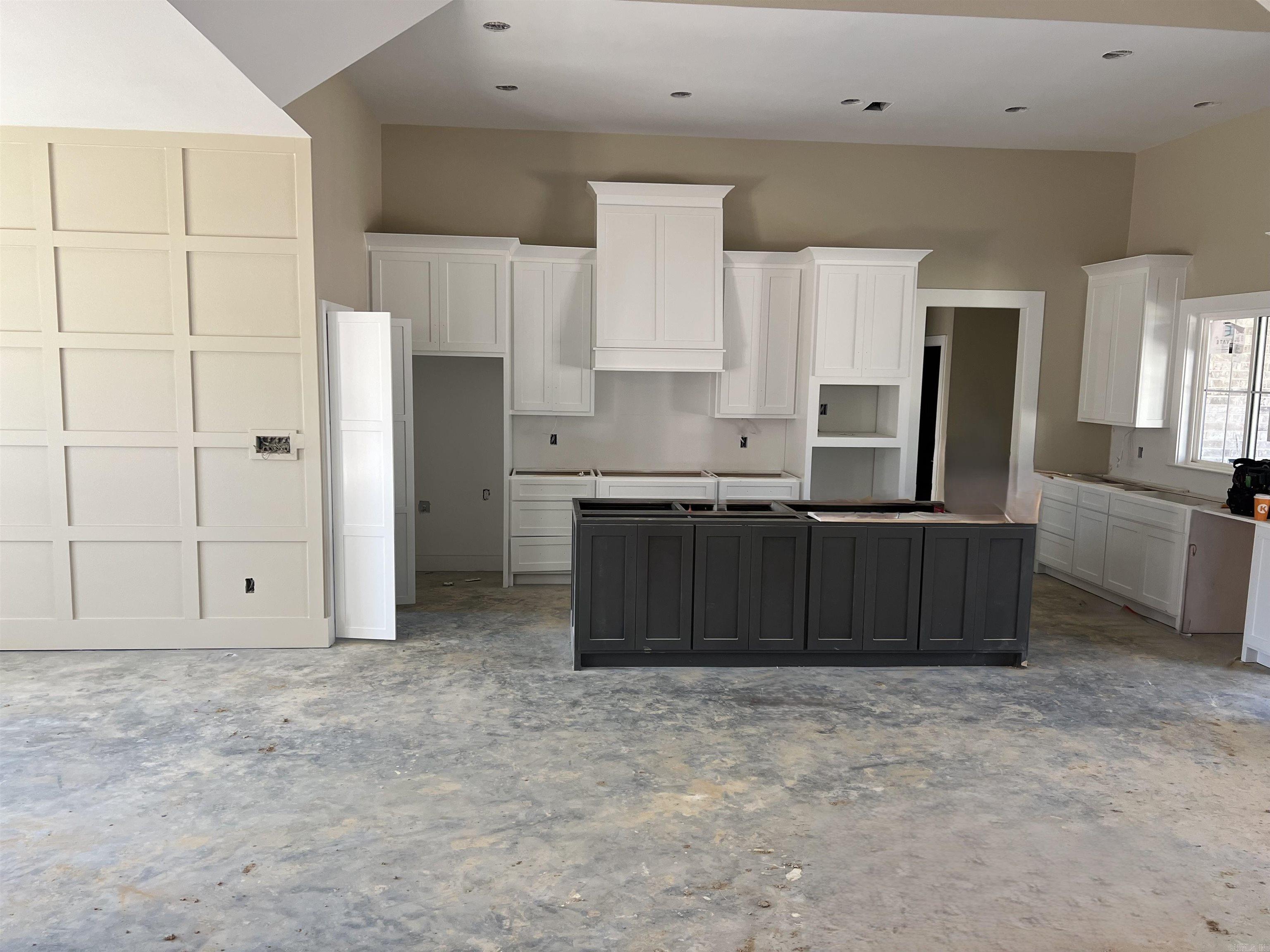 AVILLA MANOR - Residential