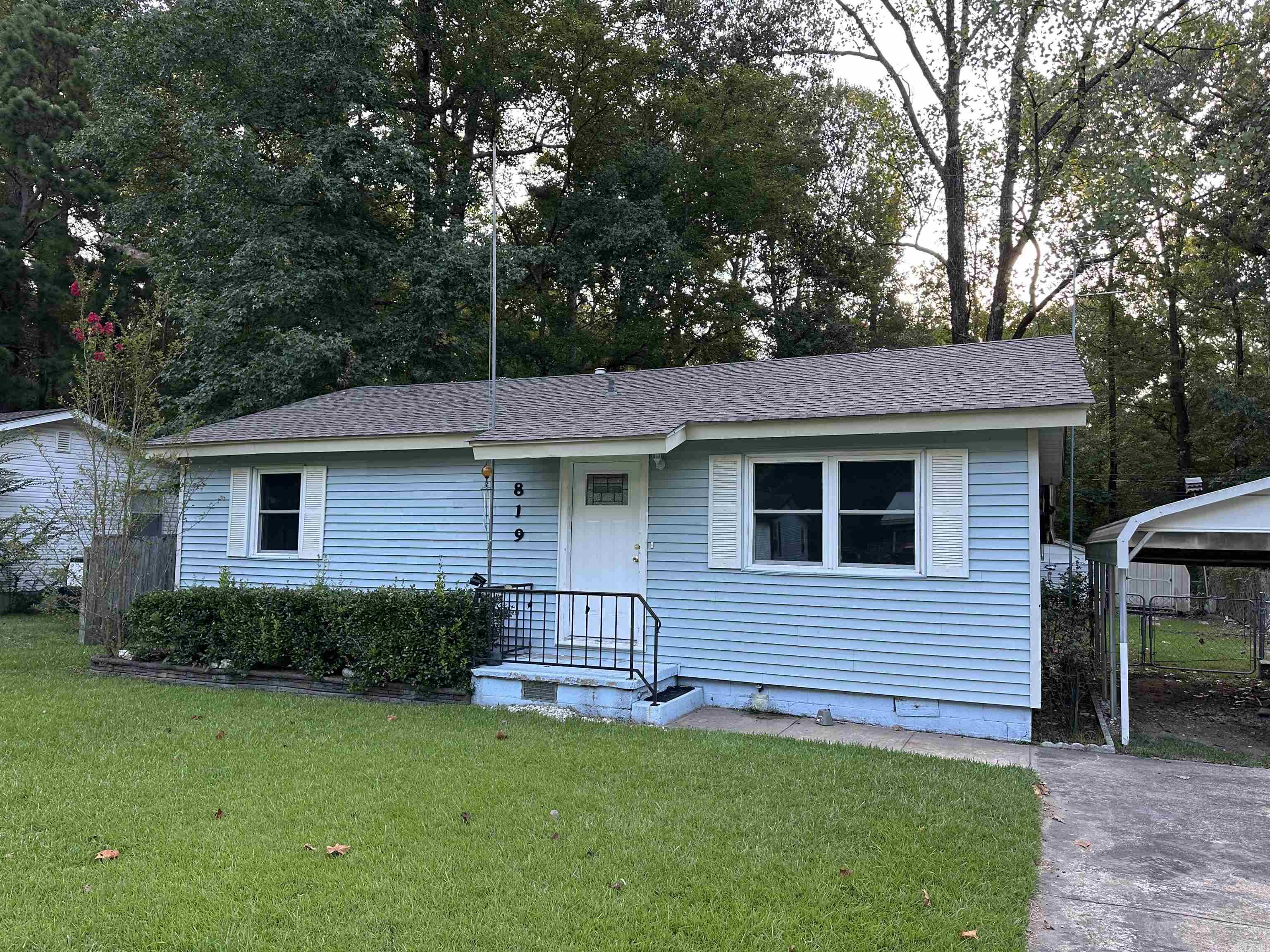 Charming and move-in ready! This renovated 3-bedroom, 1-bath home features fresh paint, new floors, an updated bathroom vanity, and beautifully painted kitchen cabinets. Cozy and convenient, itās the perfect place to call home. Schedule your tour today!
