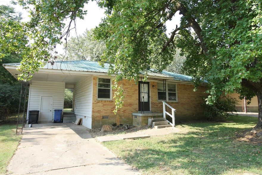 Investors take a look at this gem!  This 3 bedroom, 1 bath home would make a great investment property or first time home.  This home has hardwood floors in most of the home and tile in the bath and kitchen. The back yard is fenced and perfect for entertaining and pets.  Located in a quiet neighborhood, this home is ready for a new owner. All appliances to remain with the property.   The seller is will to entertain any & all request - put it in the offer and let's talk about it!