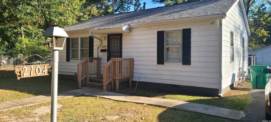 Ready for investor or family!  4bed, 2 bath home close to Seark Campus!  Home has plenty of space, laundry room.   New AC installed in 2024.  Well-maintained property with fenced in yard, paved drive.  Garage/Storage building in back yard