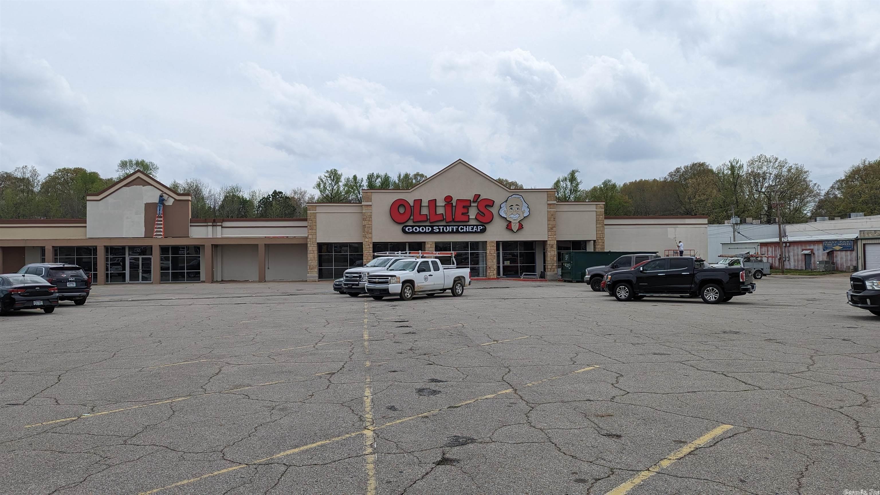 Ollies Bargain outlet multi-year lease