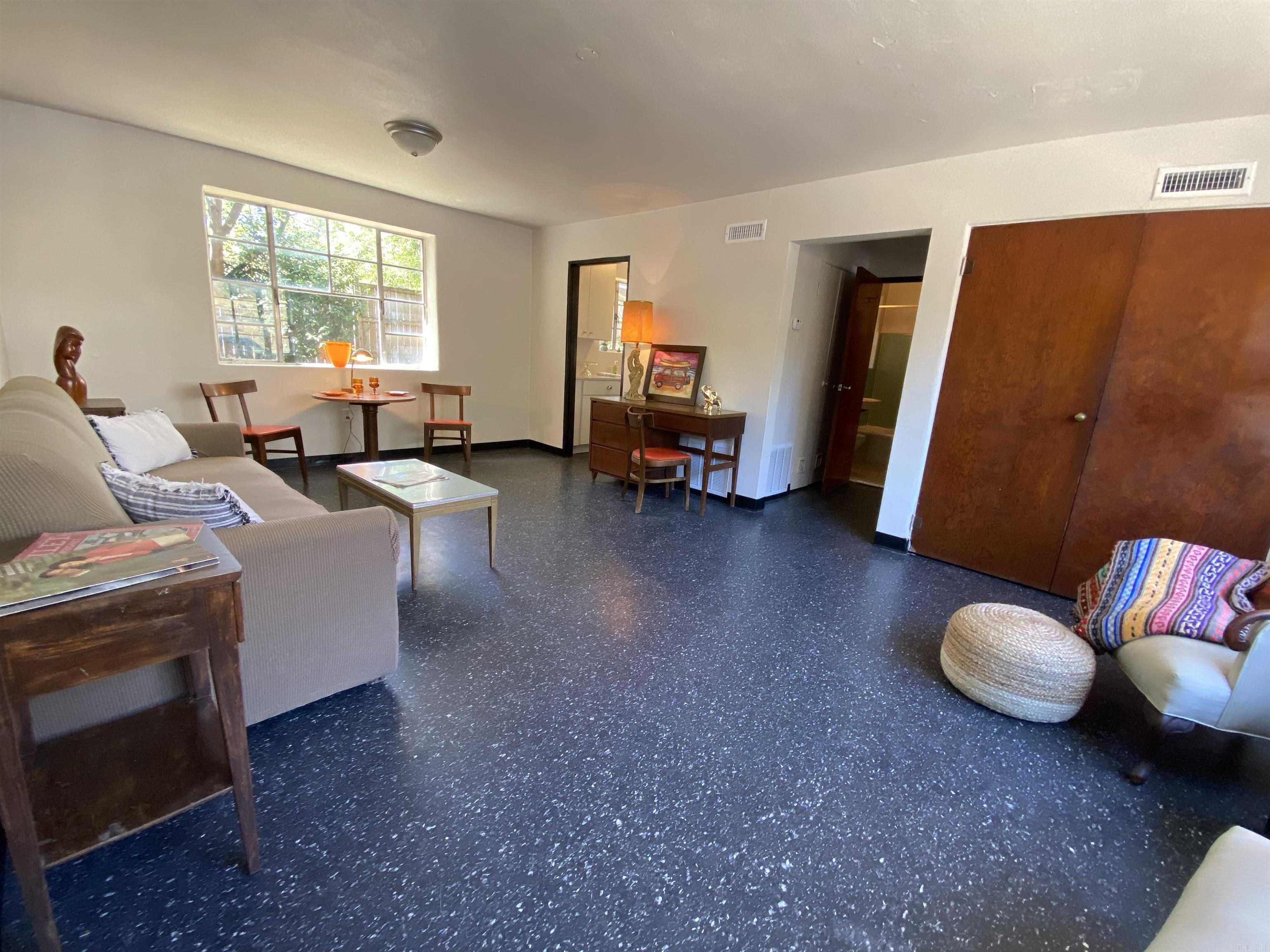 ROZENAS HPR - Residential Lease