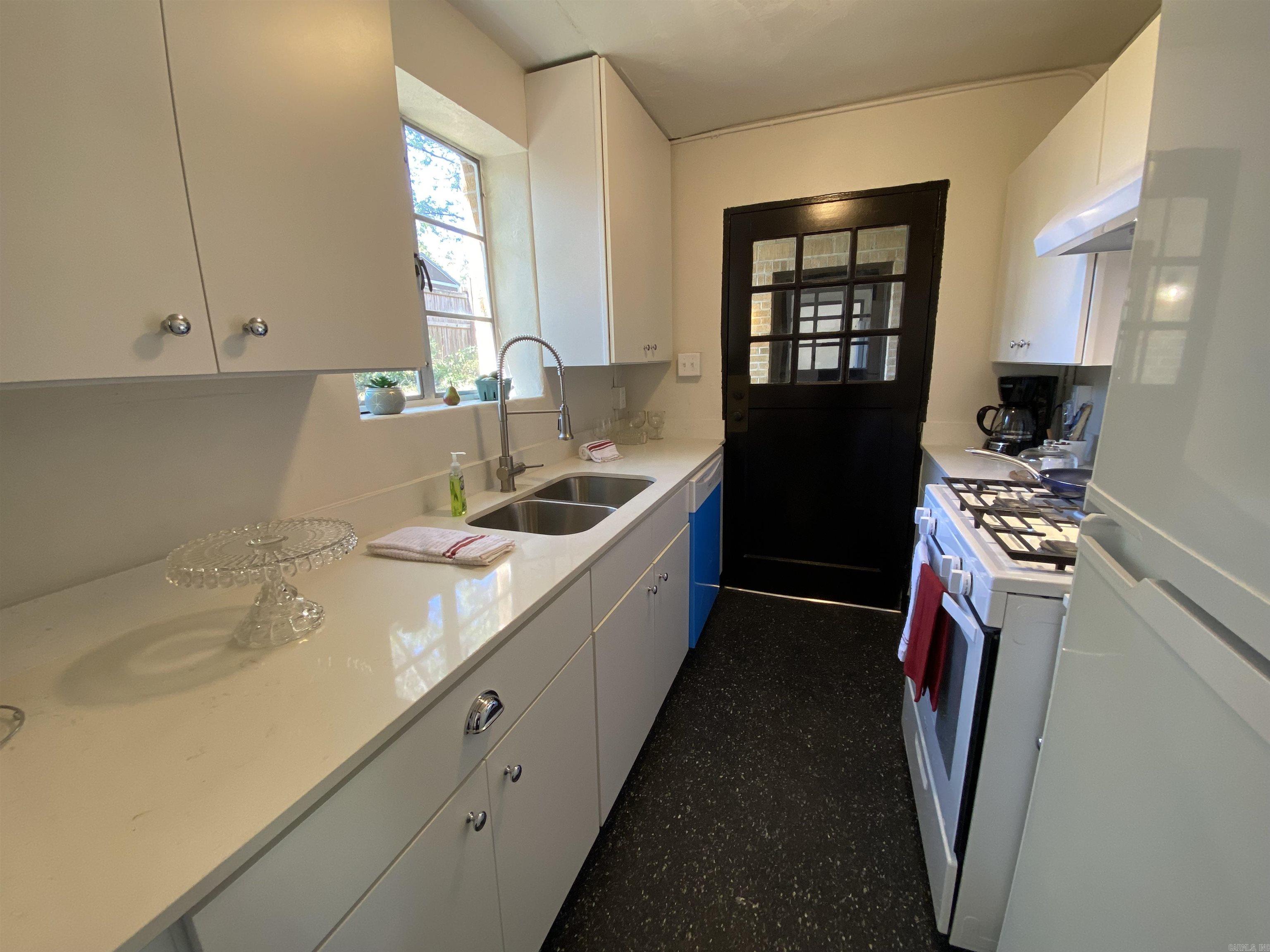 ROZENAS HPR - Residential Lease