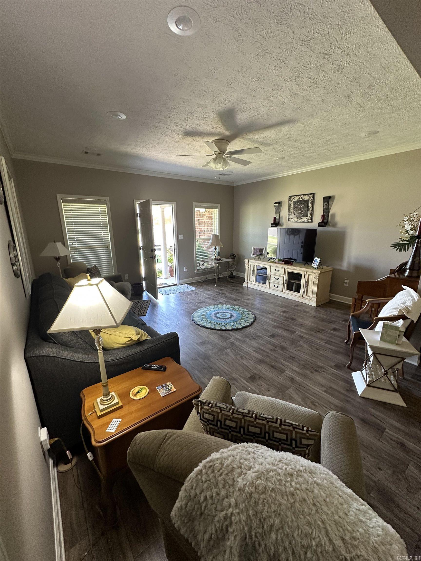 SAGEBRUSH COVE - Residential