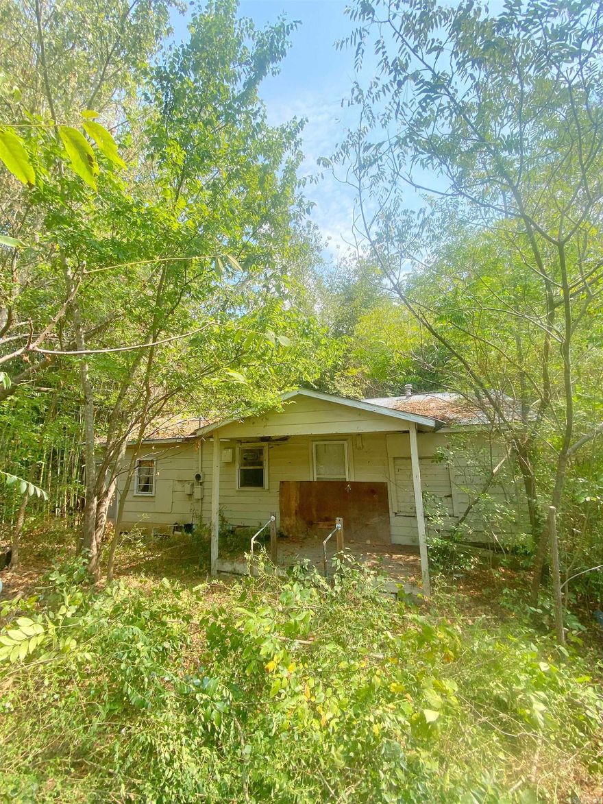Looking for your next project? This property offers a prime location in Heber Springs and endless potential for the right buyer. According to the city, it is zoned R2. The home itself is in need of full renovation or start fresh with a brand-new build! Either way, this spot could be the perfect investment opportunity for someone ready to create something from the ground up. ALL offers will be considered, very motivated sellers! Home will not qualify for loans unless it is construction or rehab loans. Seller is a licensed Realtor.