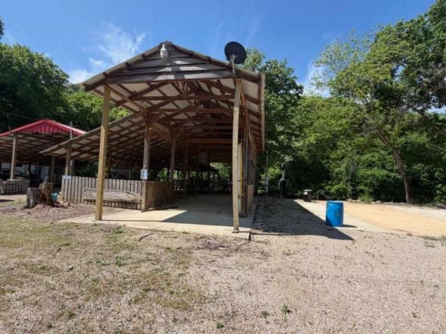 Lot is located in rivebend park on the Spring River
