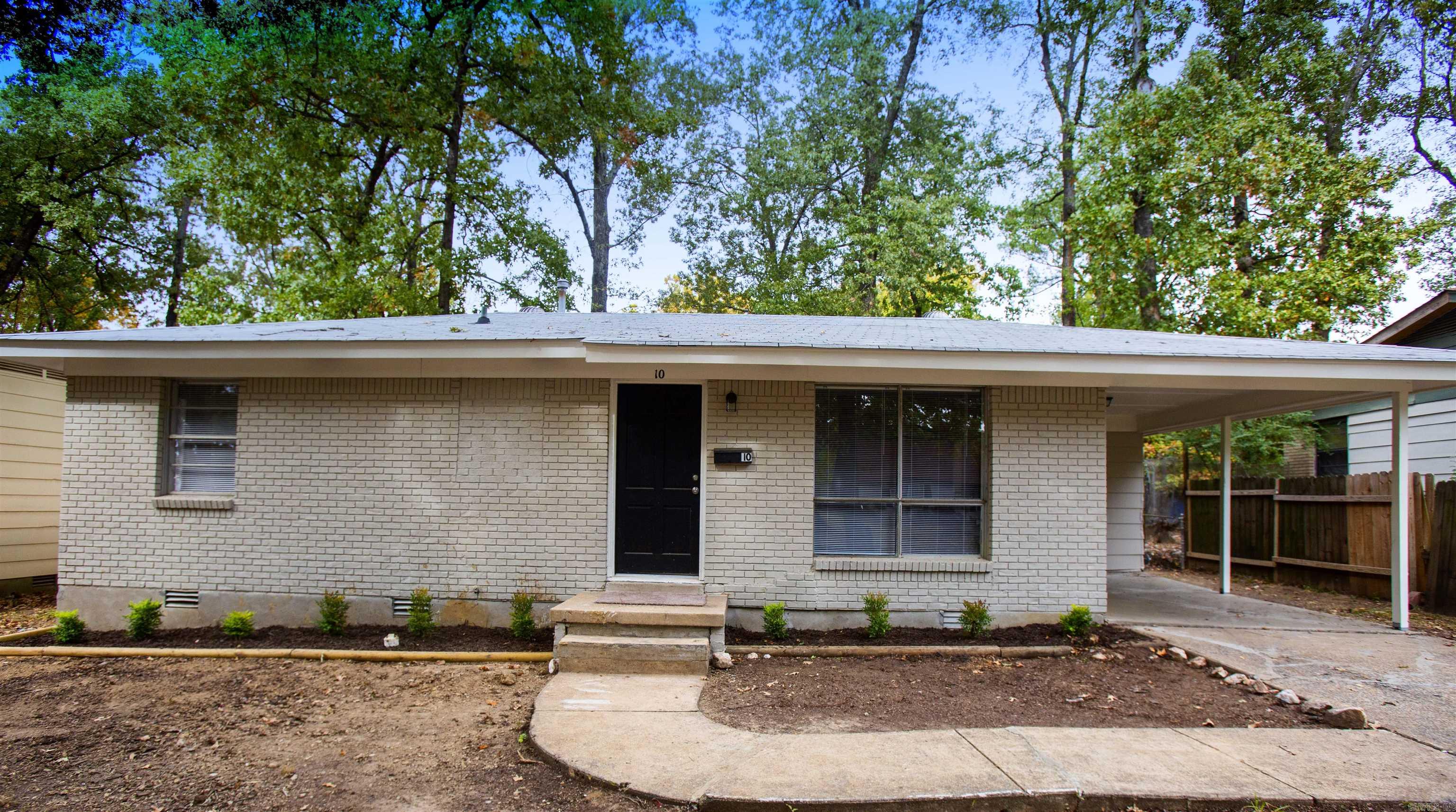 Recently remodeled 3BD in SWLR. Granite countertops in the kitchen. Fenced-in yard that is perfect for kids or pets to run off some energy. This property is managed by Hoffman Team so beware of scammers - we will never ask you to Cashapp us money. The lease for this property is for 18 months to 2 years with a 3% increase after the first year. Income must be 3x the amount of rent. Deposit, first monthās rent, and the $50 administration fee due before move in. This property does not accept section 8.