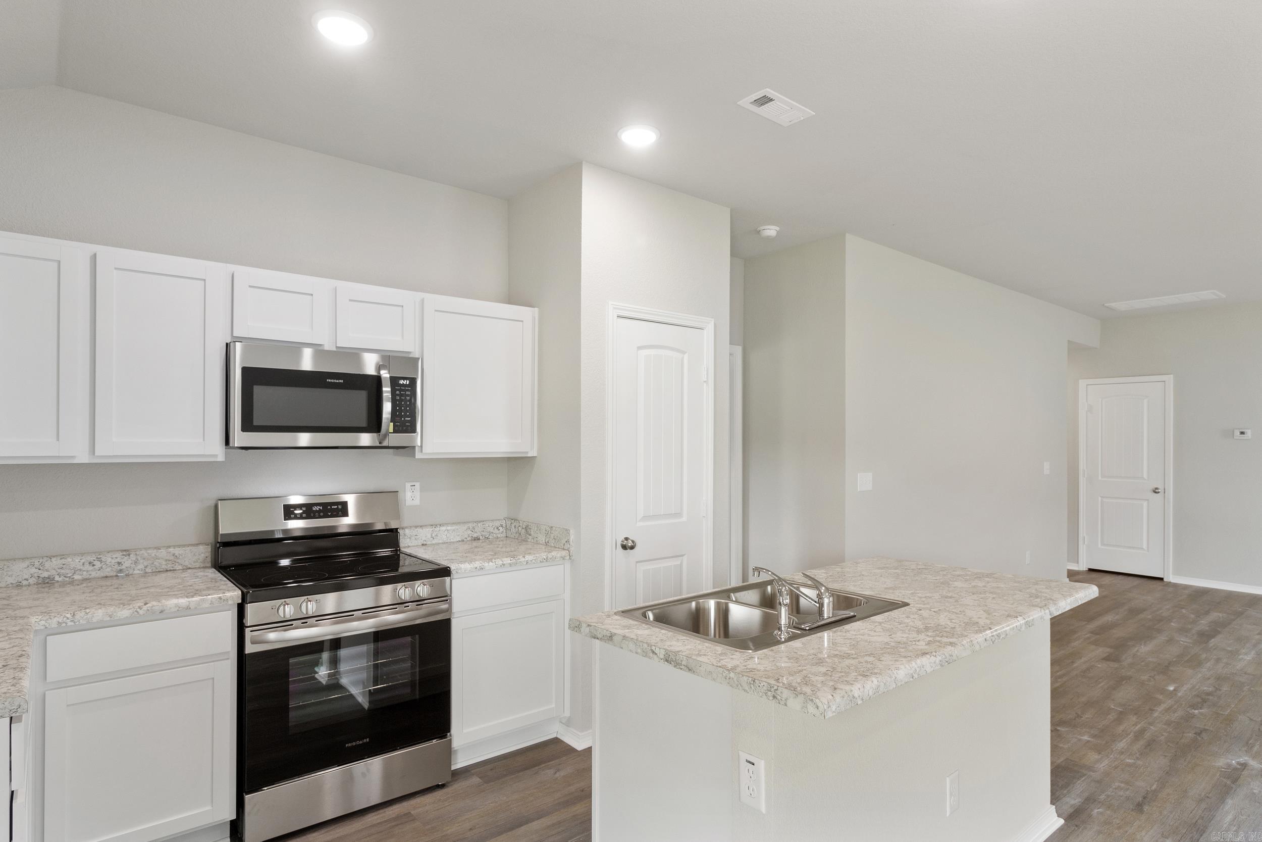 COUNTRY CLUB OF ARK THE - Residential