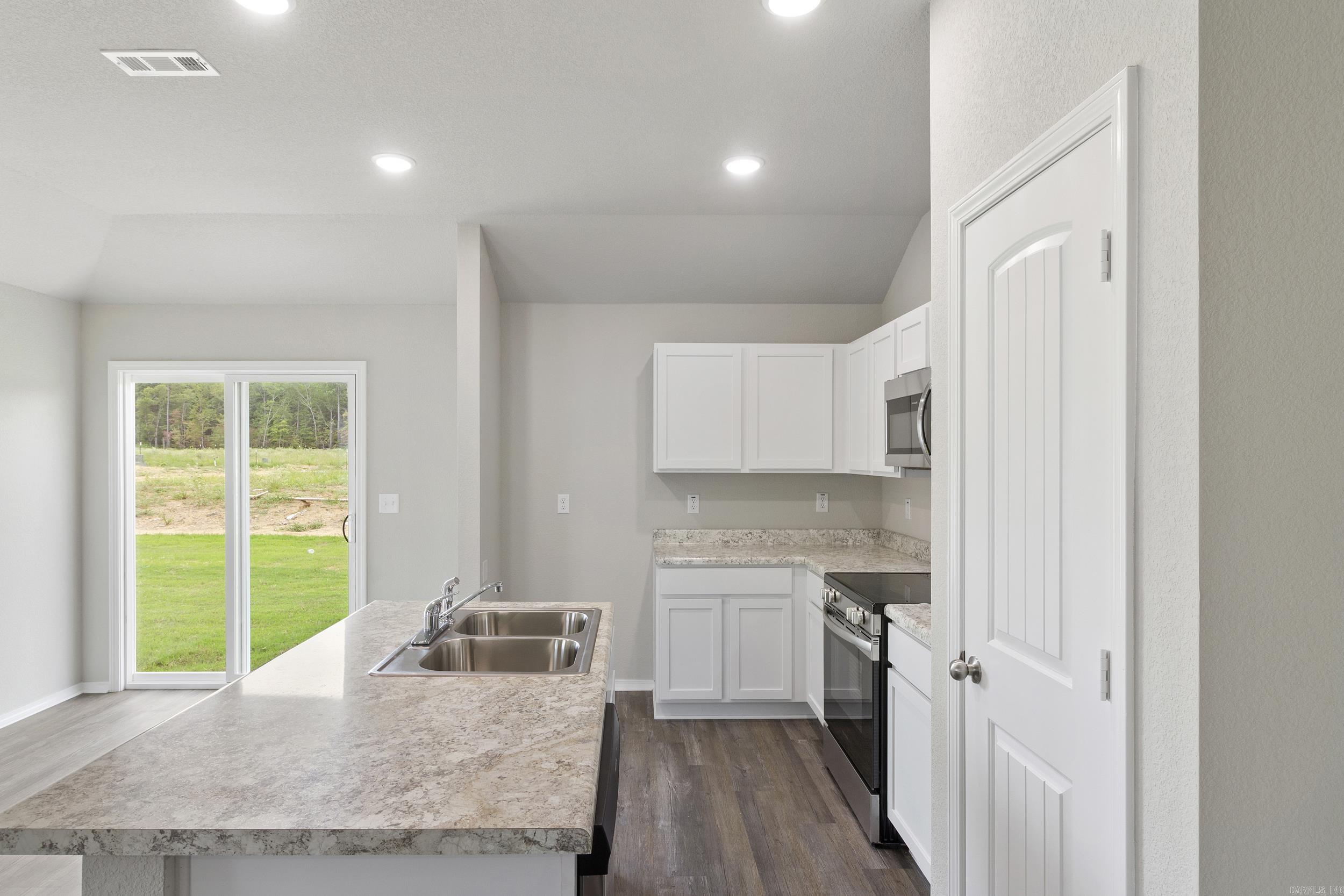 COUNTRY CLUB OF ARK THE - Residential