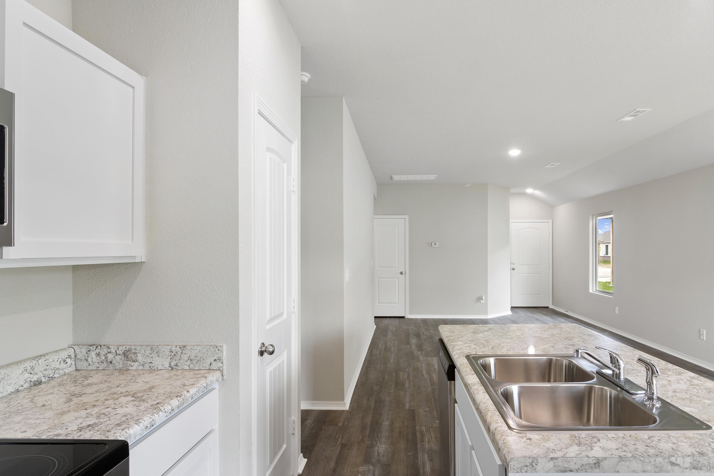 COUNTRY CLUB OF ARK THE - Residential