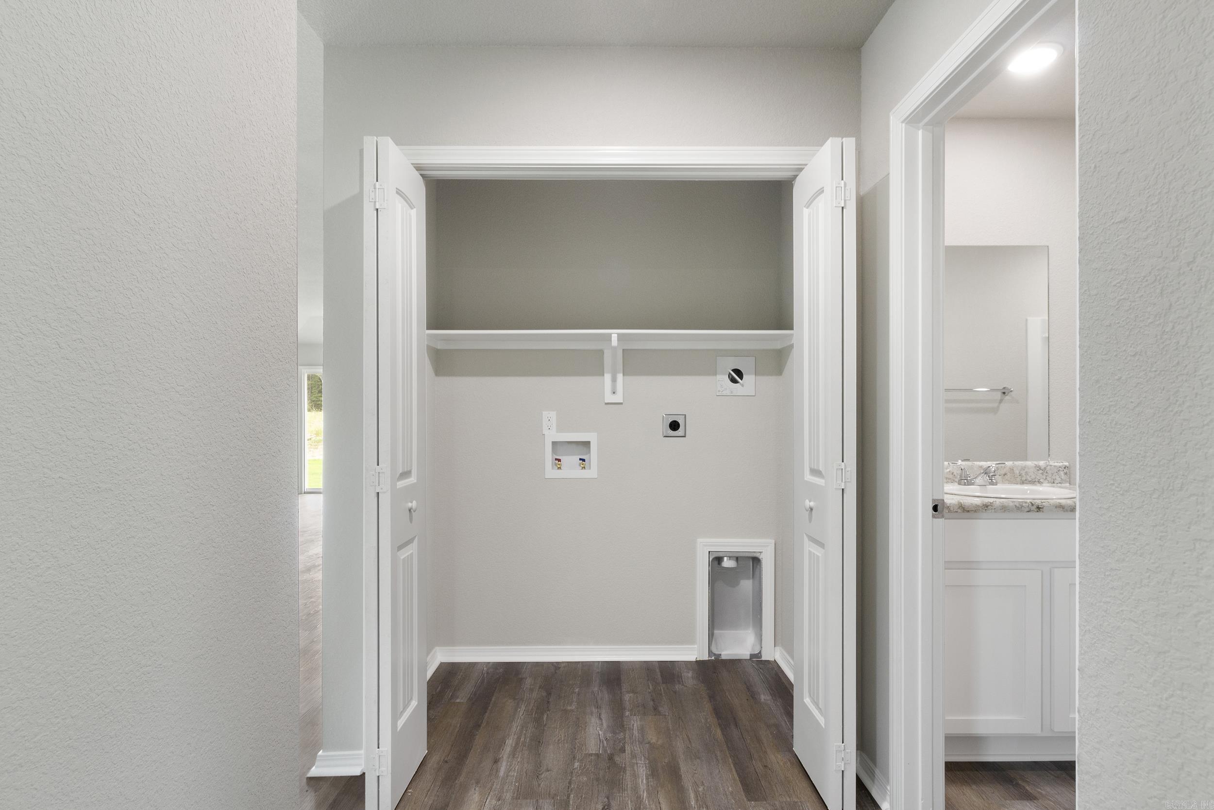 COUNTRY CLUB OF ARK THE - Residential