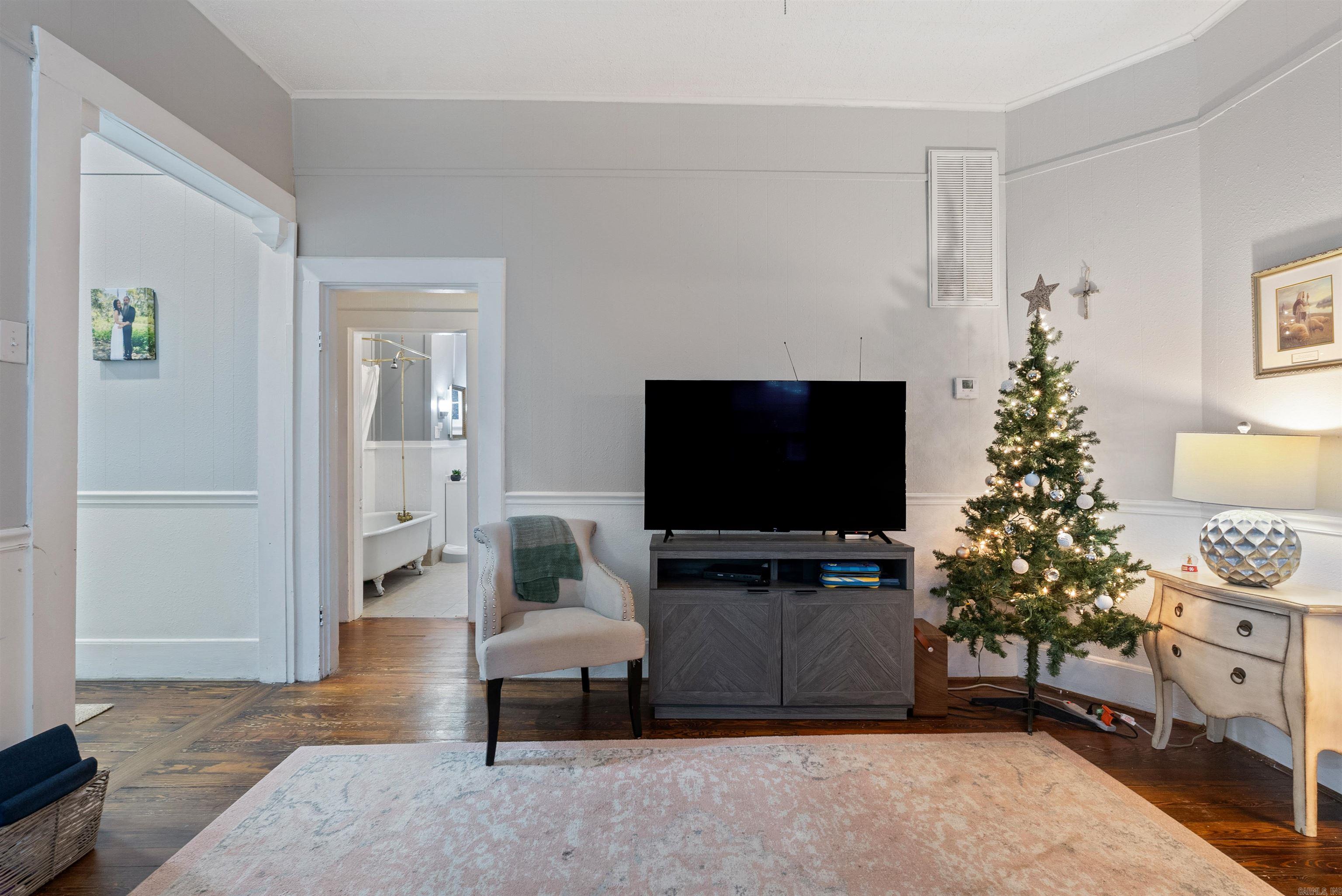 ORIGINAL TOWN-BRYANT - Residential