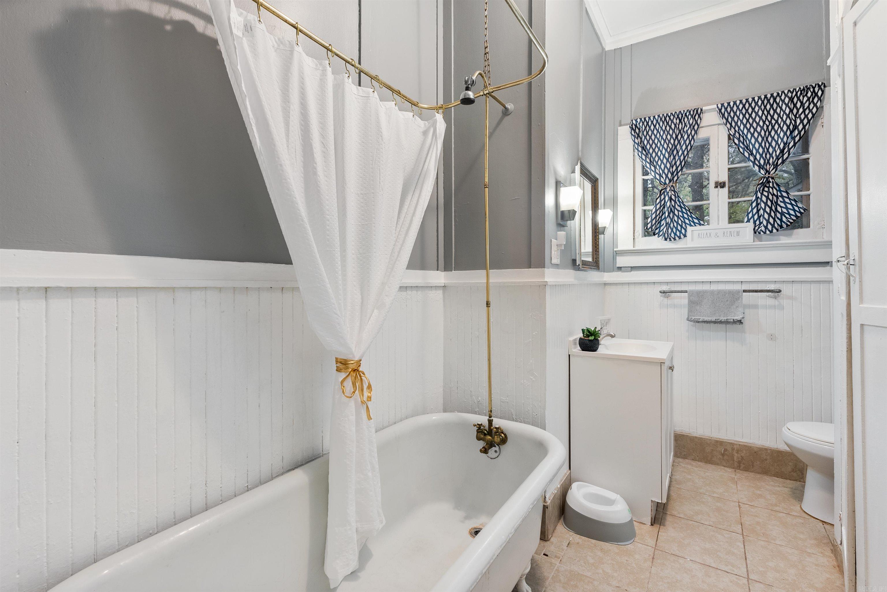 ORIGINAL TOWN-BRYANT - Residential