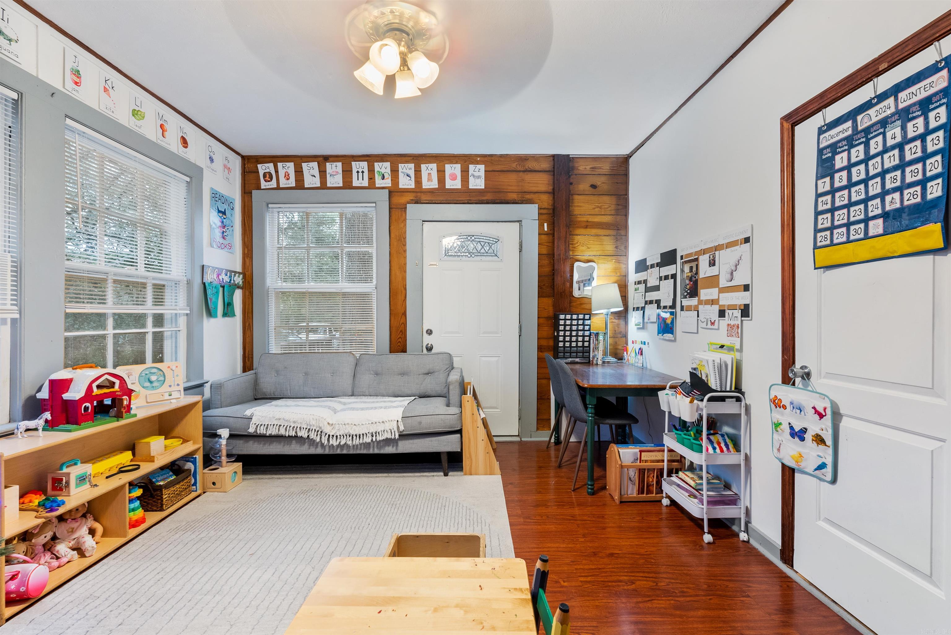 ORIGINAL TOWN-BRYANT - Residential