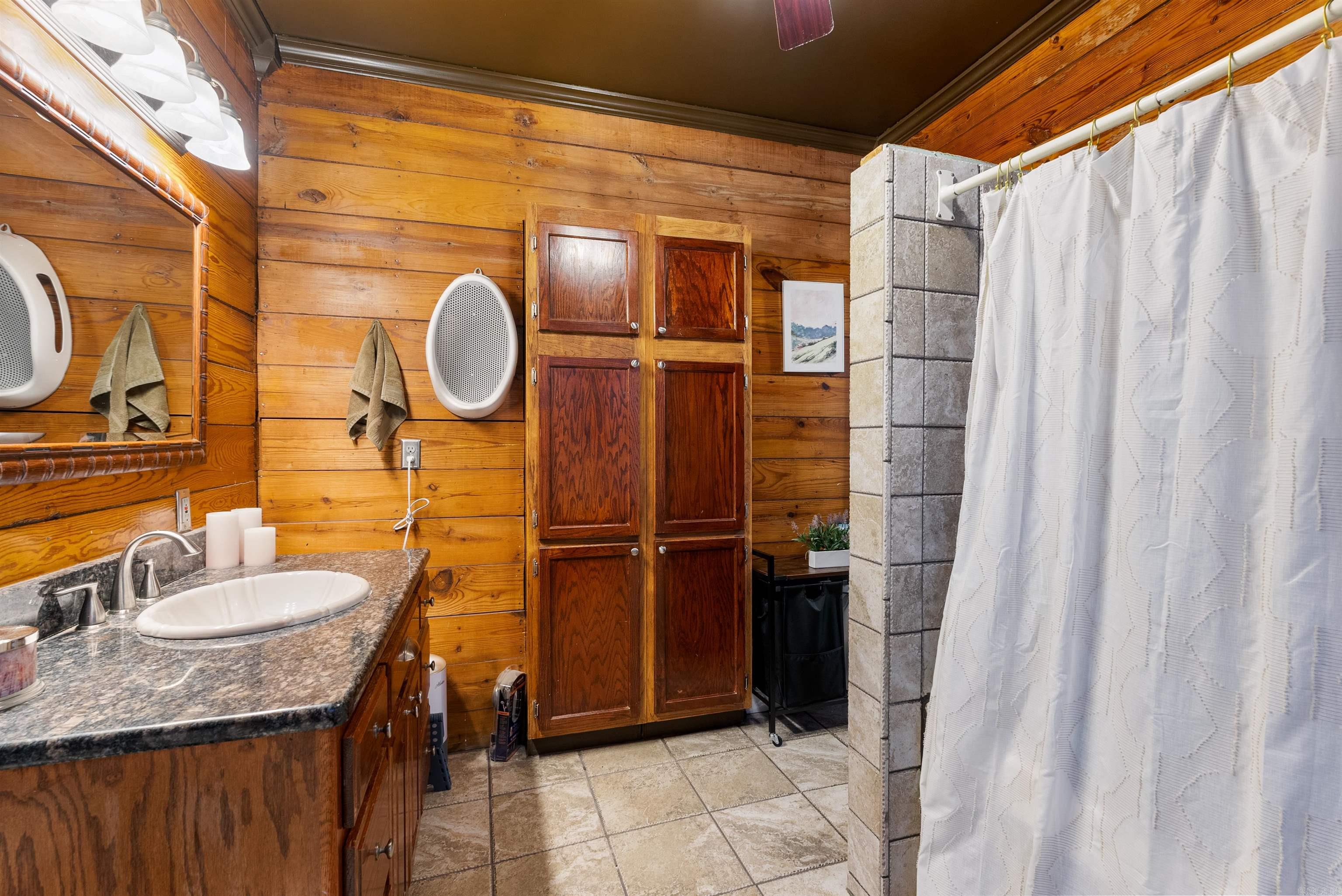 ORIGINAL TOWN-BRYANT - Residential