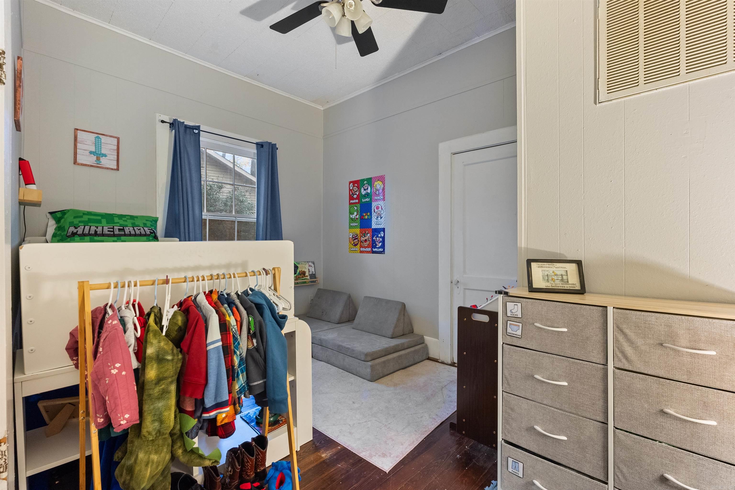 ORIGINAL TOWN-BRYANT - Residential