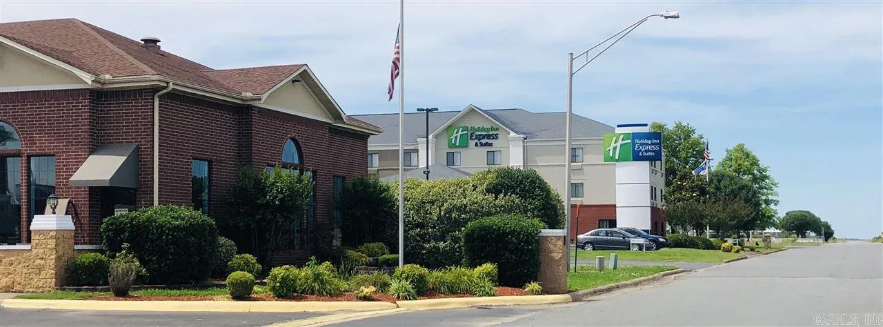 Lonoke, Arkansas 72086, United States, ,Commercial,Active,58536