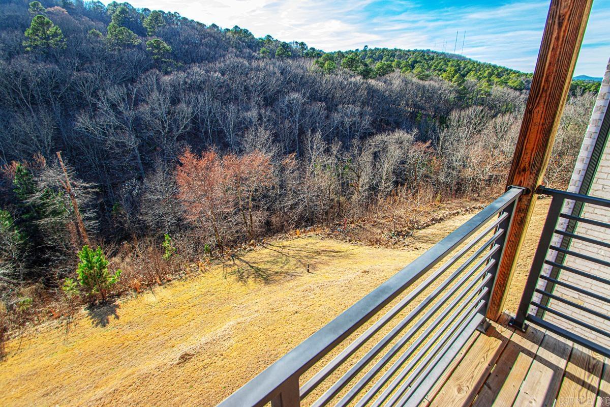 CHENAL VALLEY FALSTONE COURT - Residential