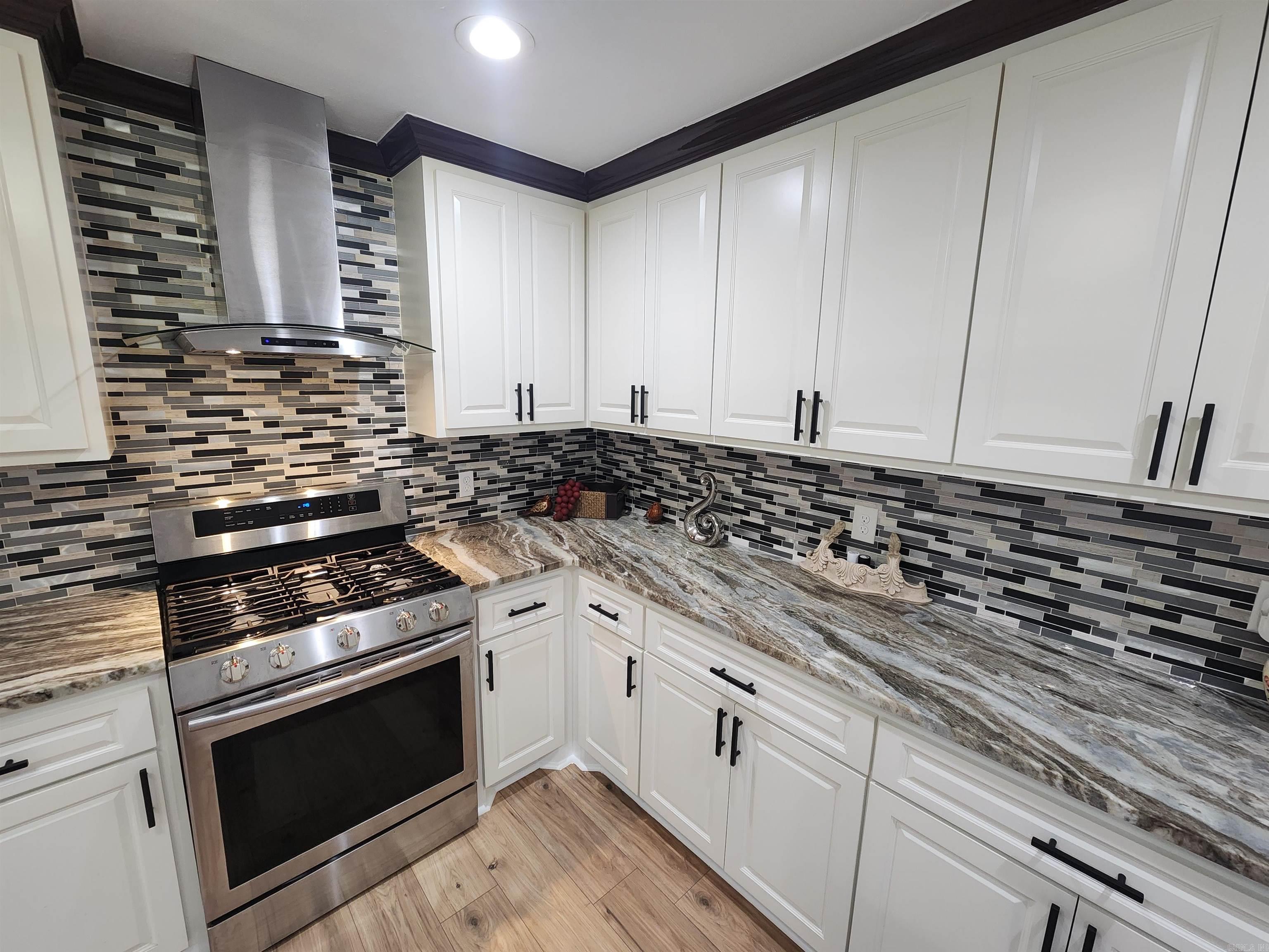 ARCHWOOD MANOR - Residential