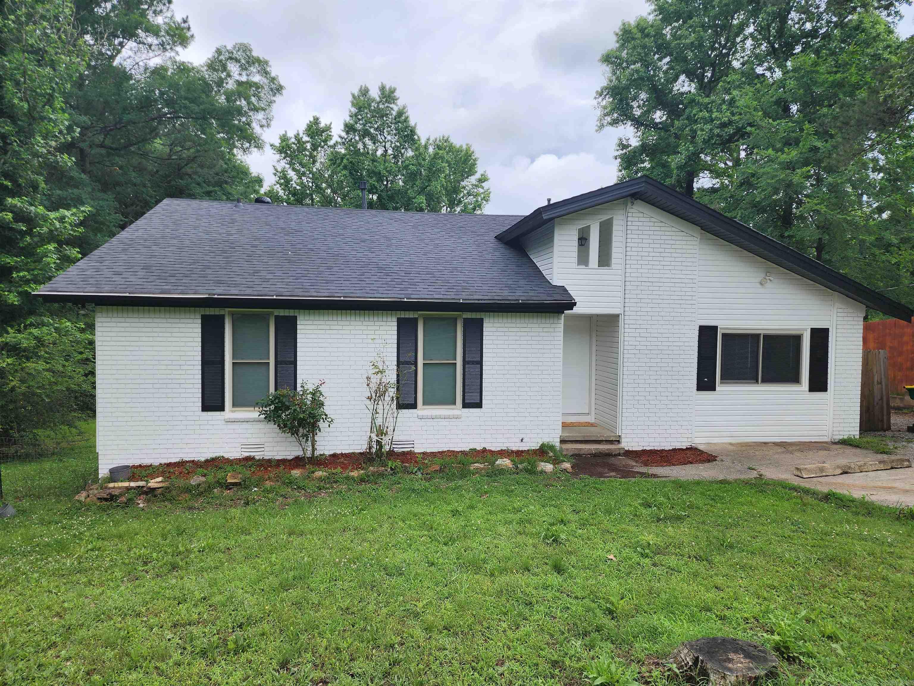 ARCHWOOD MANOR - Residential
