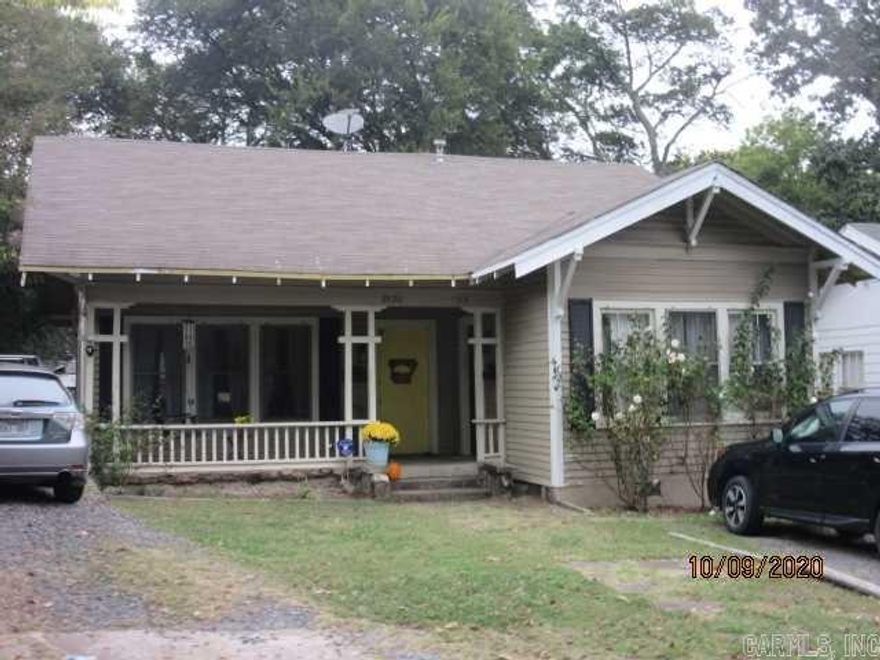 Blocks from UAMS, large living room, bedroom w/walk in closet, hardwood floors.  Has own entrance and large fenced backyard.