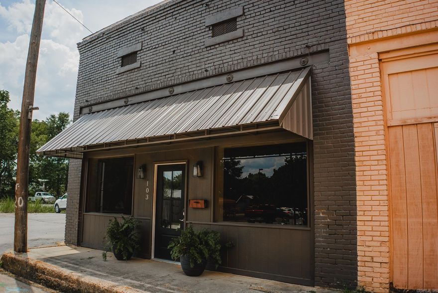 This 1,950 sq. ft. commercial property in the heart of downtown offers a versatile open layout and a bathroom, providing a blank canvas for your business vision. Ideal for offices, retail, or a small event center, the space can easily be customized with partition walls or left open. Convenient parking adds to the functionality, making it easy for staff and customers. A flexible opportunity to create the perfect downtown location for your business.