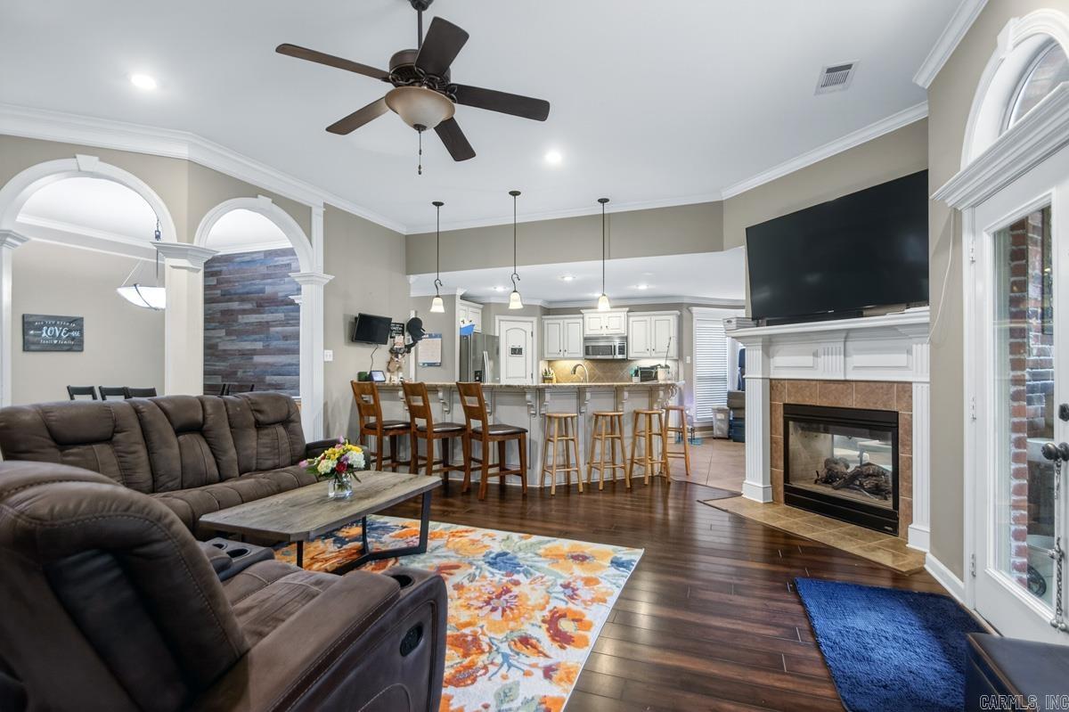 MAJESTIC POINTE - Residential