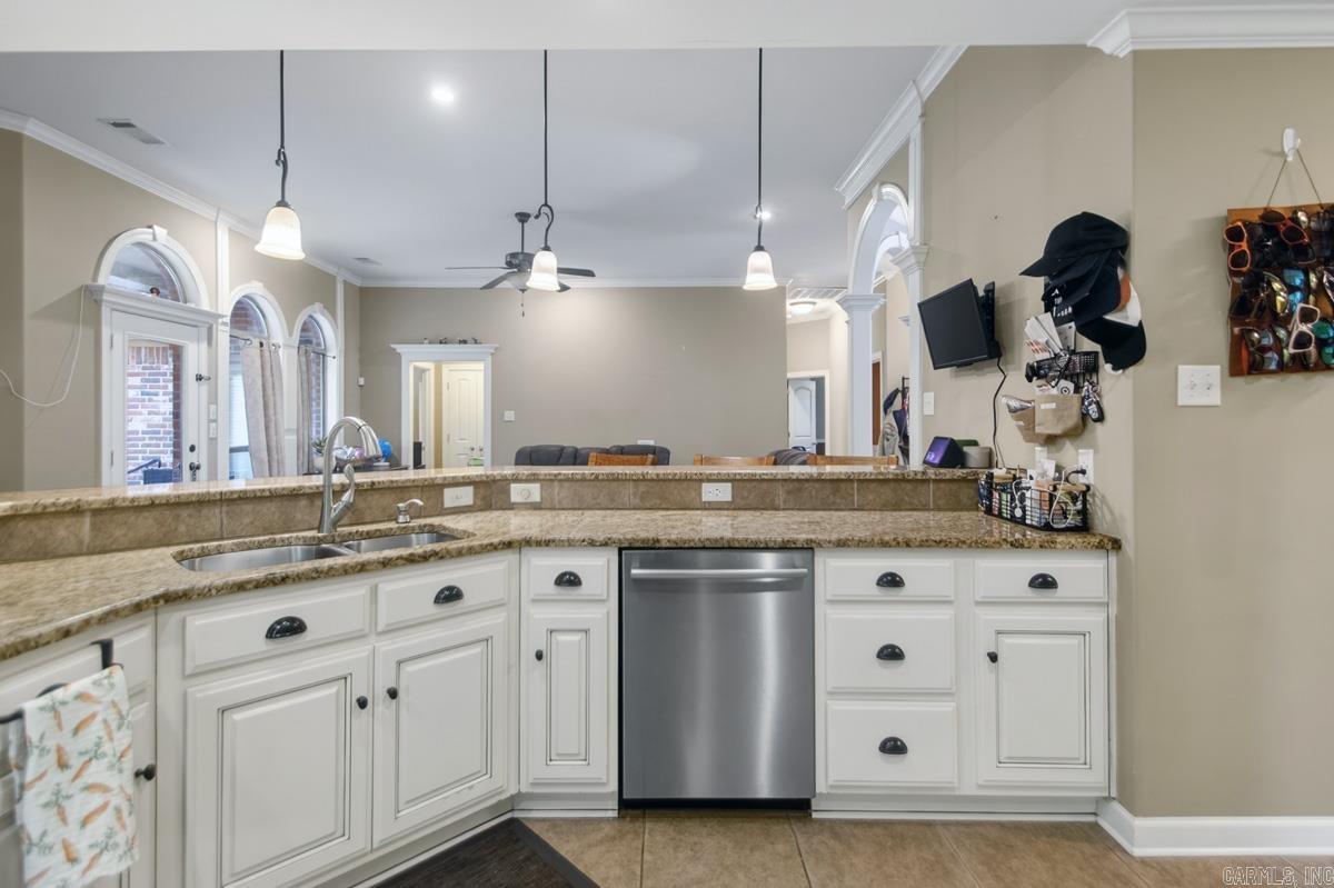 MAJESTIC POINTE - Residential