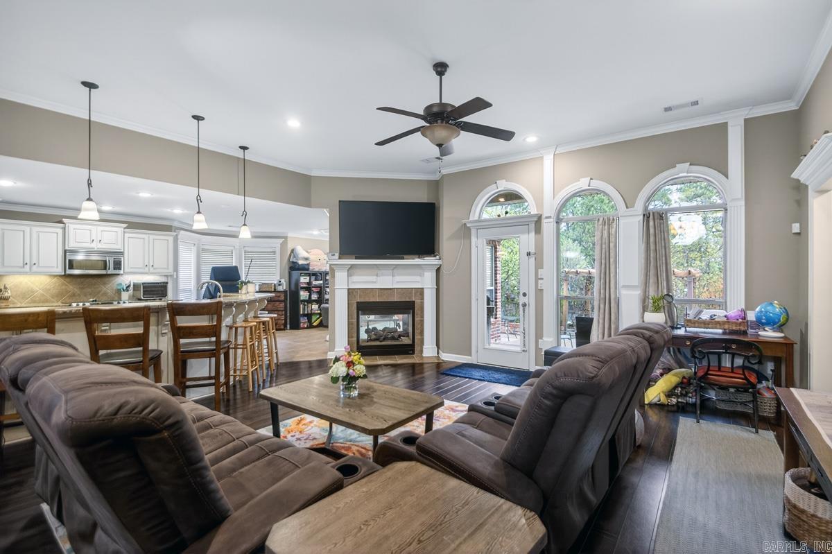 MAJESTIC POINTE - Residential