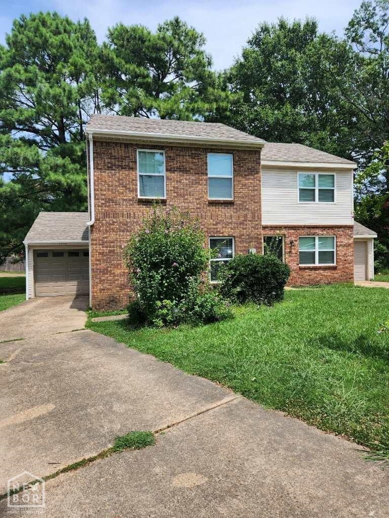 Check out these townhouse units in West Jonesboro! Both units were updated in 2022 with new kitchen appliances, newly installed insulated windows, waterproof and stain resistant flooring, new internal/external doors, as well as, modern light fixtures. They each have fully operating 1-car garages! 1302 Santa Fe is 2 beds, 1.5 bath, 1138 sq ft. 1304 Santa Fe is 3 beds, 1.5 bath, 1231 sq ft. These two units are tenant occupied, on separate meters and tenants pay their own utilities. The owner maintains year round pest control with spraying. This is a turn-key, low maintenance investment opportunity!