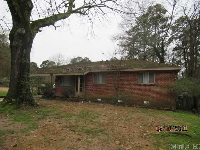 Cute 3BD/1BA in the Broadmoor neighborhood of Little Rock that is waiting for you to call home. Conveniently close to UALR. This property is managed by Hoffman Team so beware of scammers - we will never ask you to Cashapp us money. The lease for this property is for 18 months to 2 years with a 3% increase after the first year. Income must be 3x the amount of rent per month unless you have a housing voucher. Deposit, first month’s rent, and the $50 administration fee due before move in.