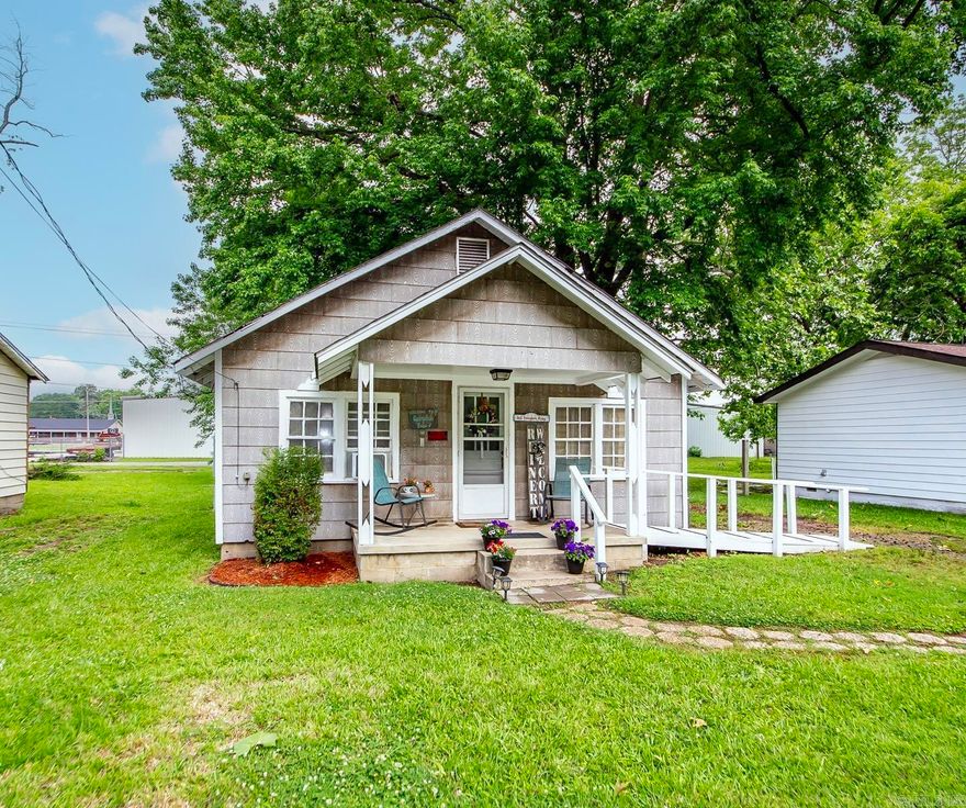 Affordable living in the heart of Cabot! This 1bed, 1bath home has 672 sq ft of simple, efficient space! Perfect for a first time buyer, downsizer, or anyone looking to be close to everything in town. Home also offers a great investment oppurtunity as well! Schedule your showing today