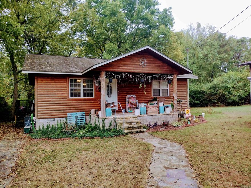 Looking for rental property or first home or just wanting to downsize check this nice home out close to court square, ball field and all other amities on low maintenance lot