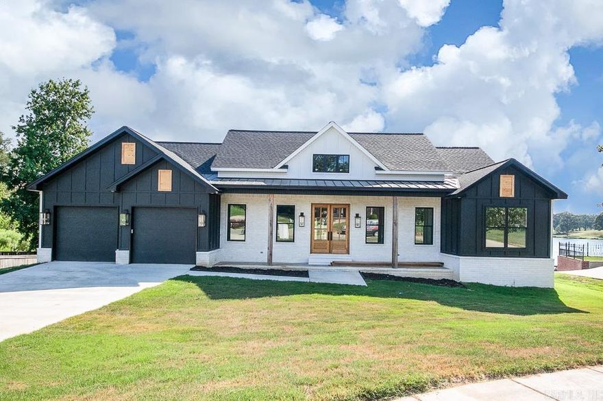 This 4 bedroom 2.5 bath is perfect for your family. Kitchen has Stainless Steel appliances, stove, gas cook top, granite counter tops, island kitchen, and big pantry. This open floor plan has it all. Master bedroom is huge with a great master bath! Soaker tub, separate shower, double vanities! Huge Closet! Mud room! All bedrooms are big.Covered back porch.