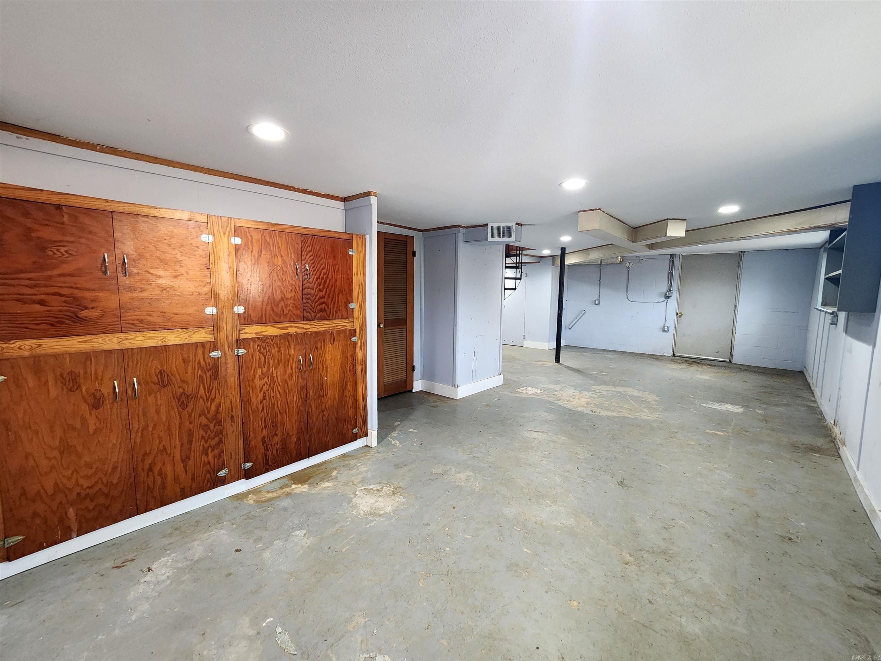 MOUNTAIN OAKS - Residential