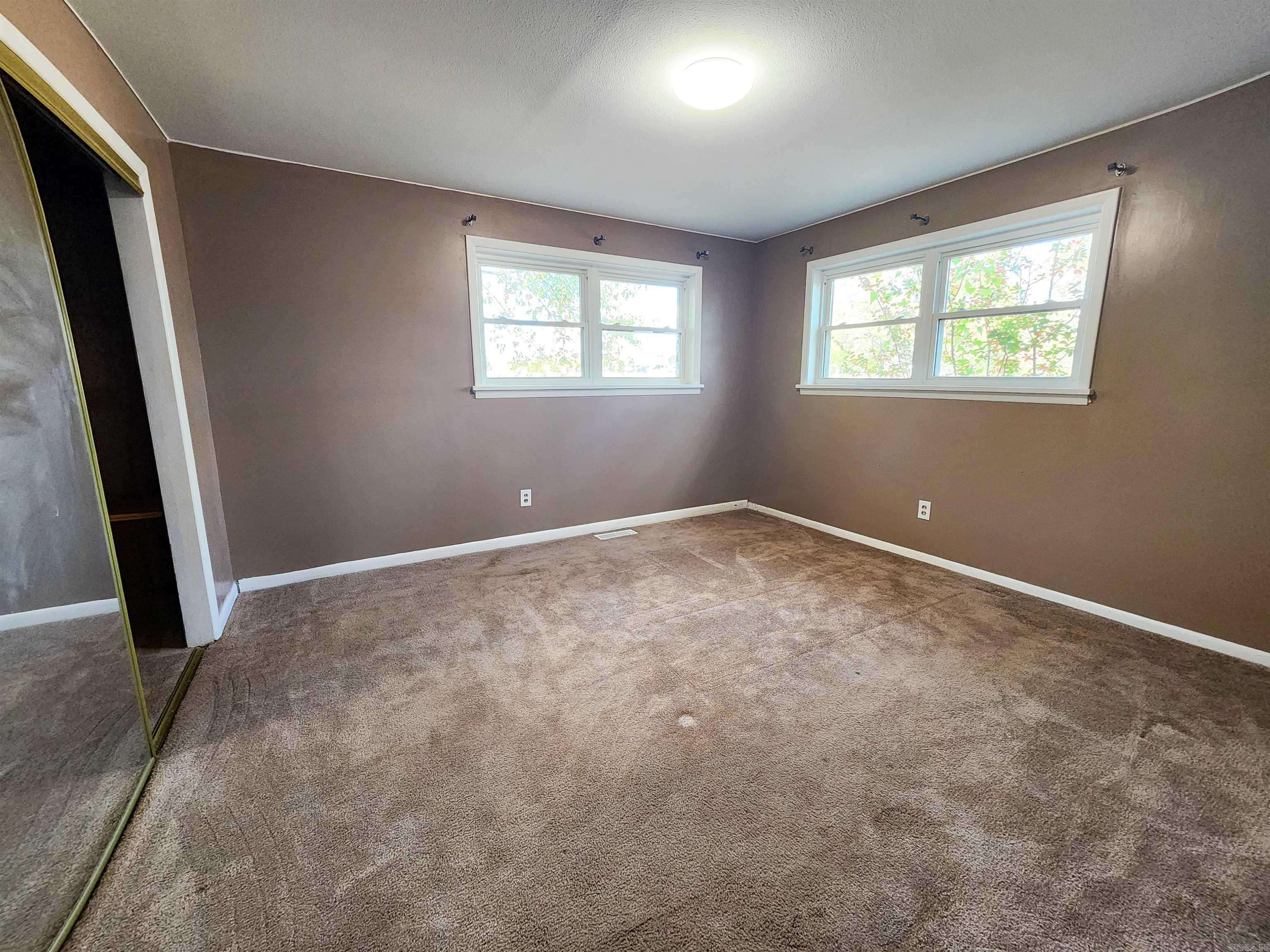 MOUNTAIN OAKS - Residential