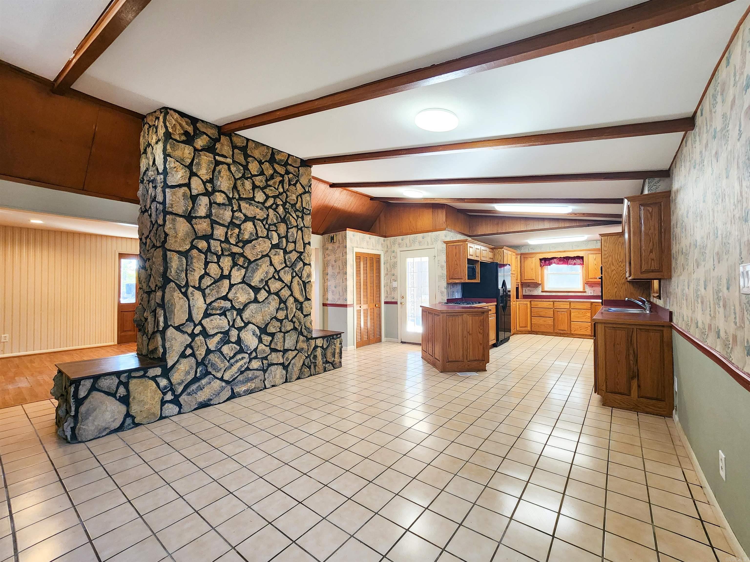 MOUNTAIN OAKS - Residential