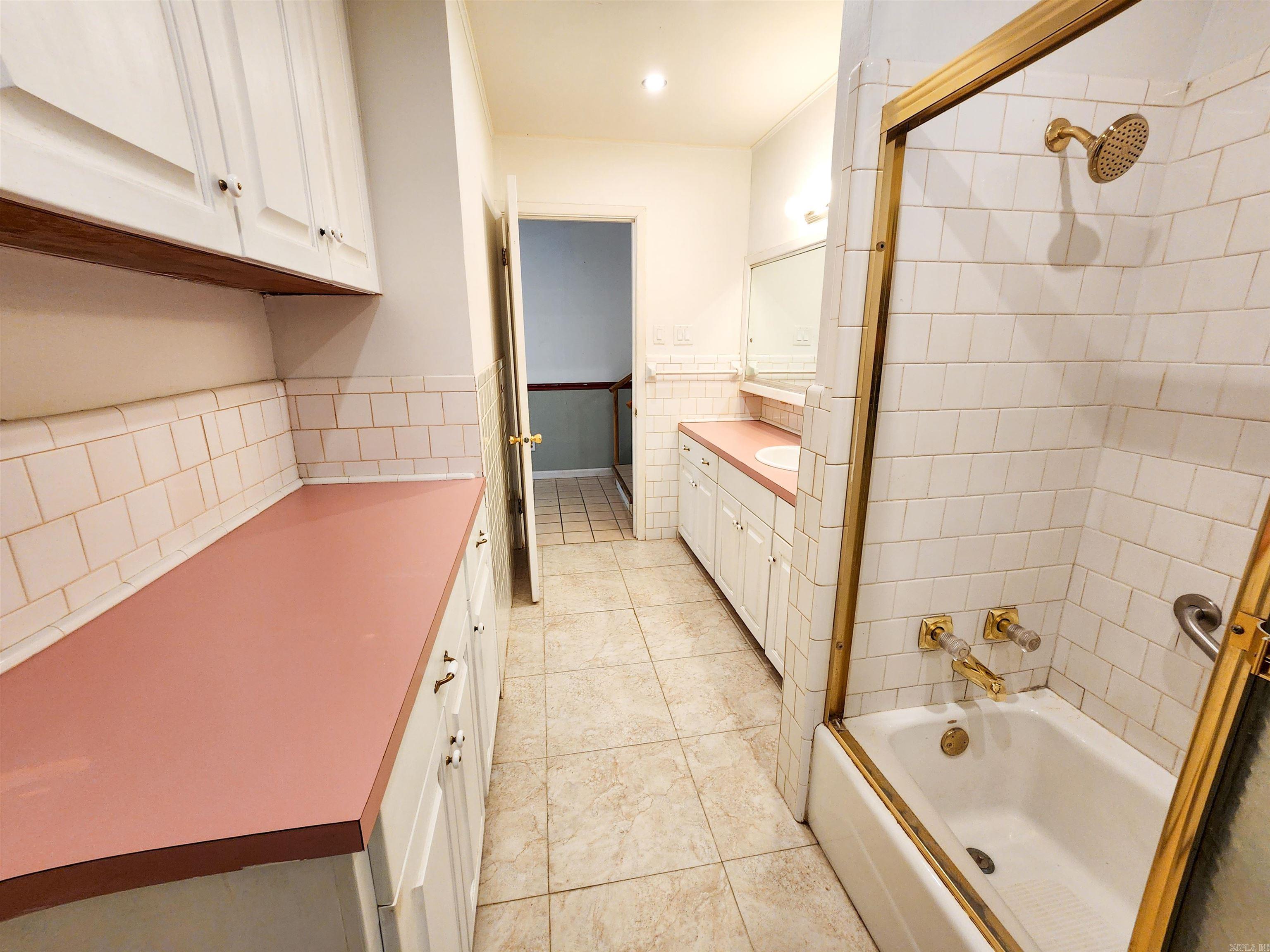 MOUNTAIN OAKS - Residential