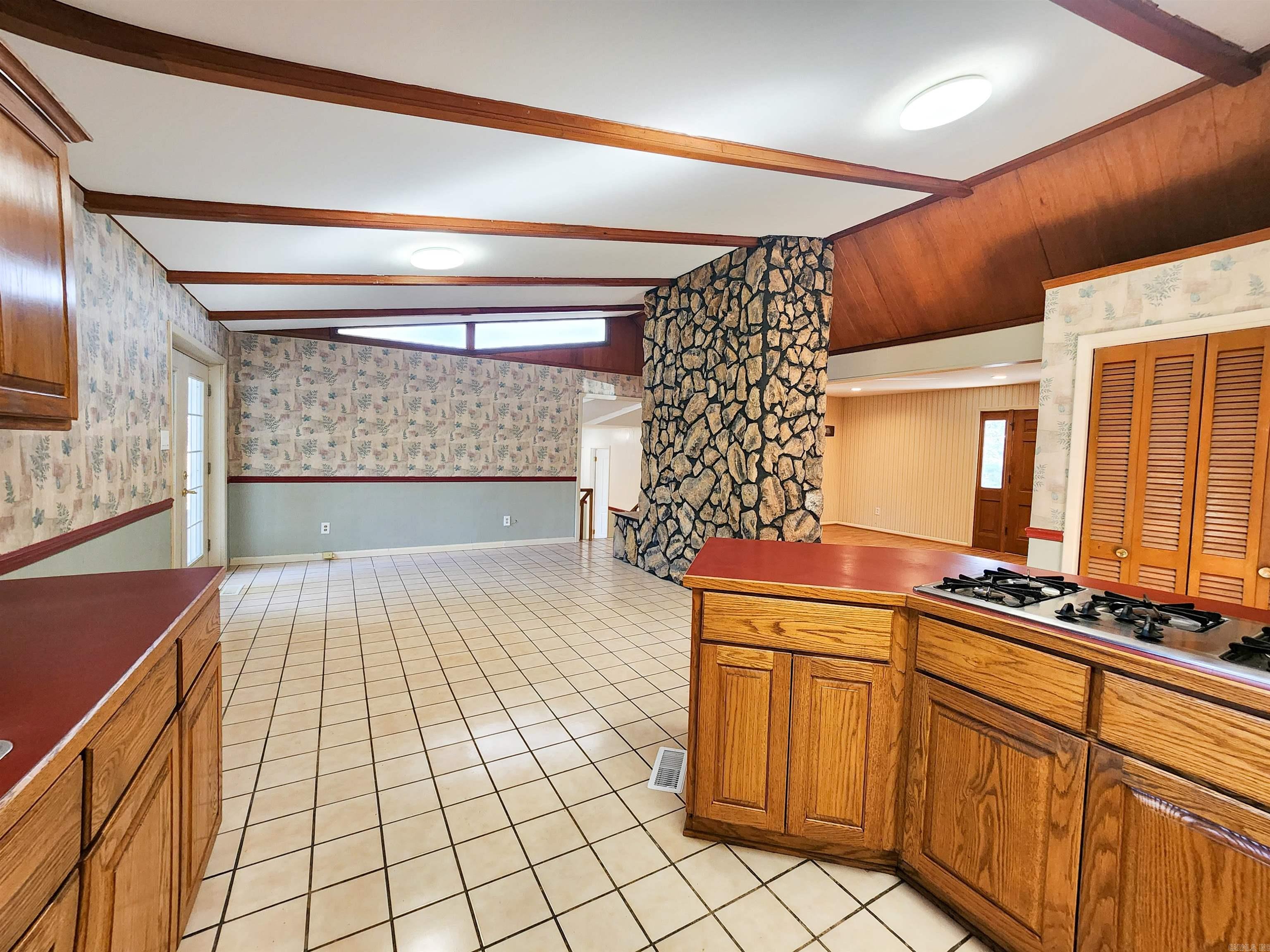 MOUNTAIN OAKS - Residential