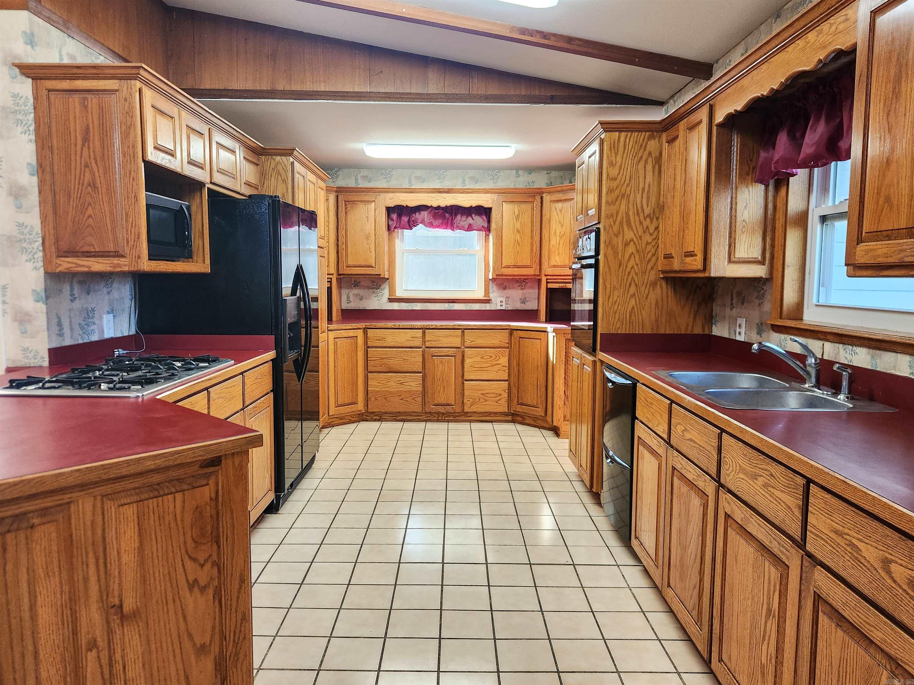 MOUNTAIN OAKS - Residential