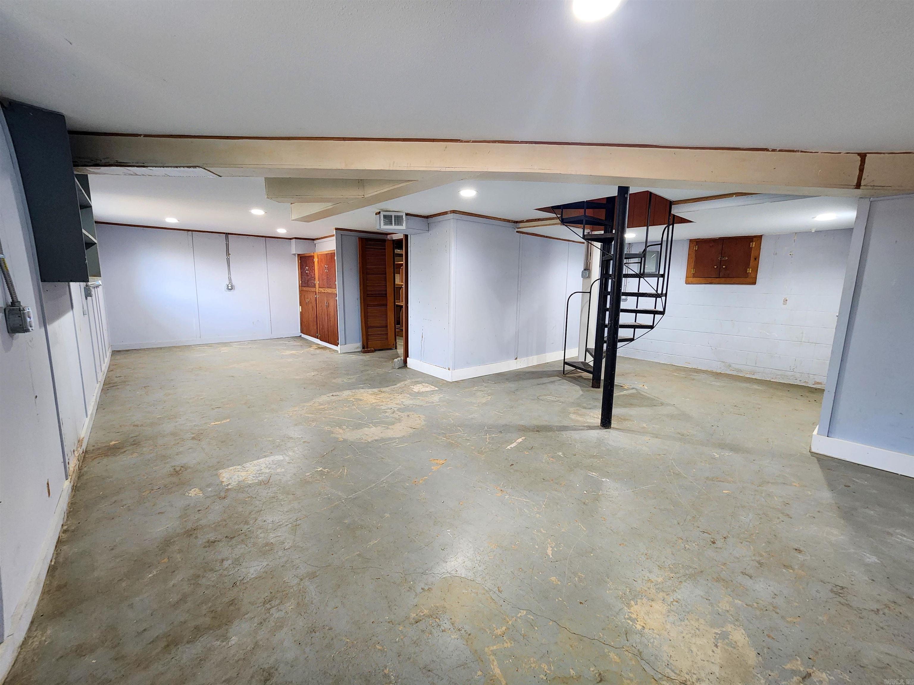 MOUNTAIN OAKS - Residential