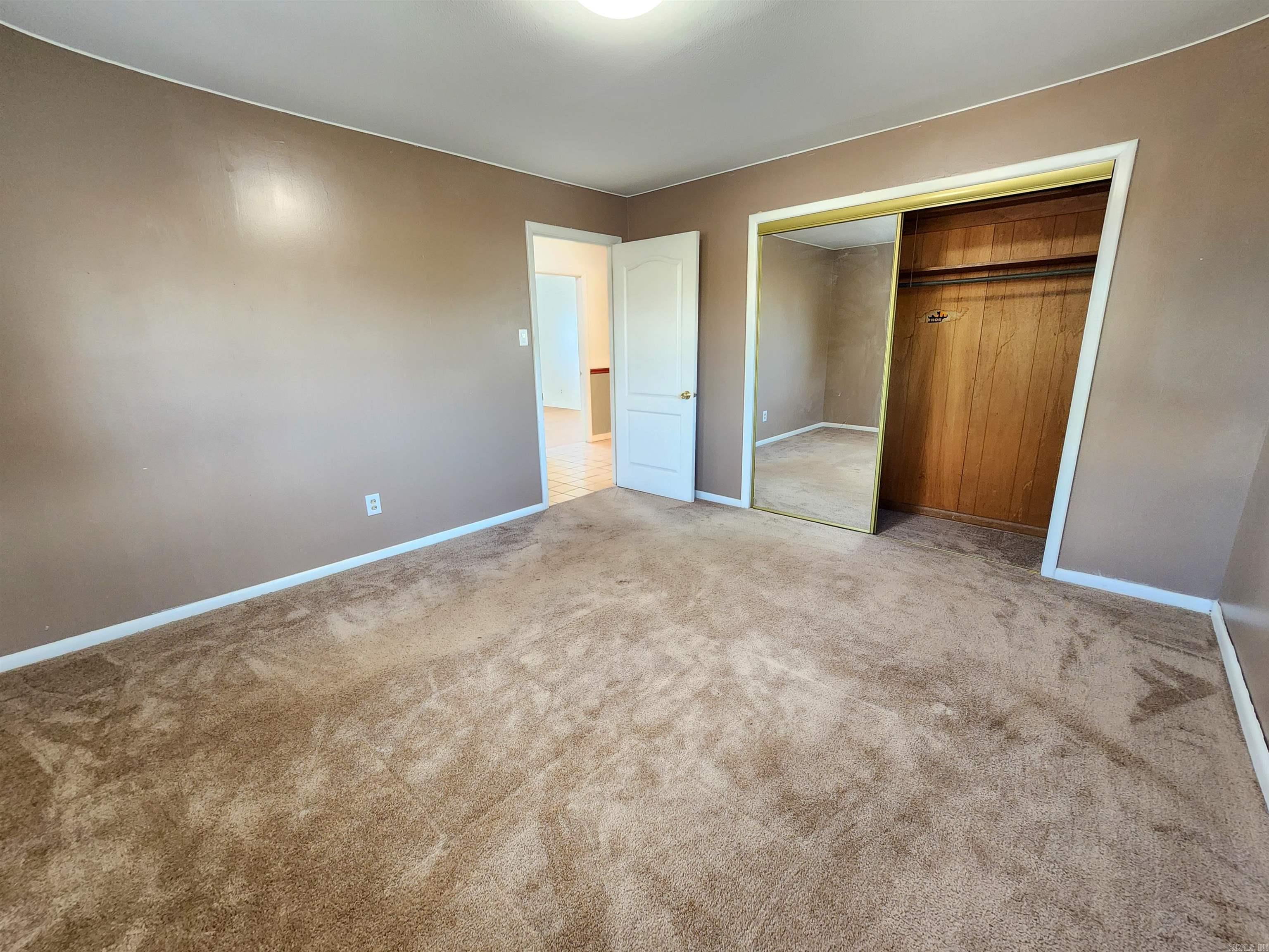 MOUNTAIN OAKS - Residential