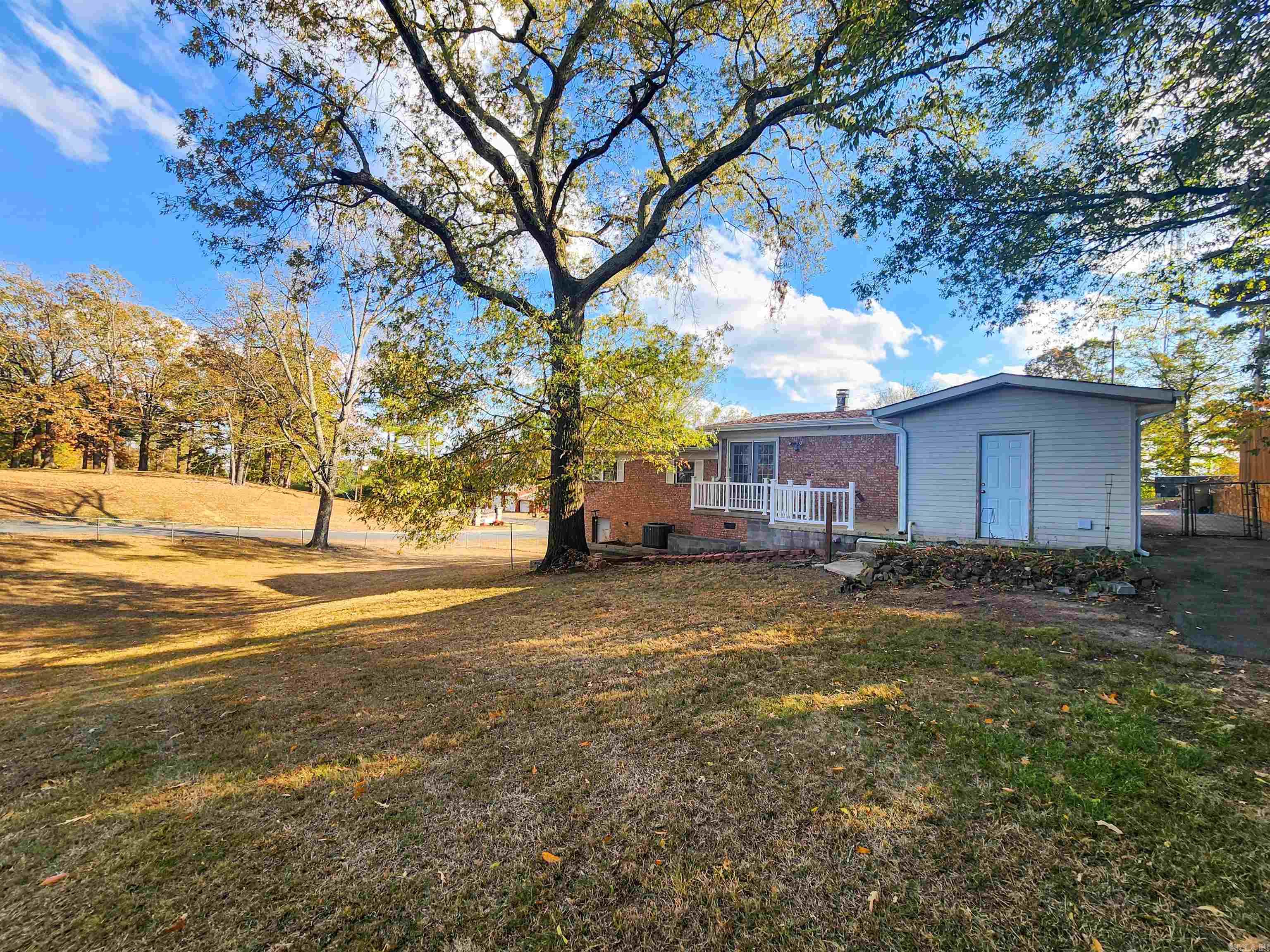 MOUNTAIN OAKS - Residential