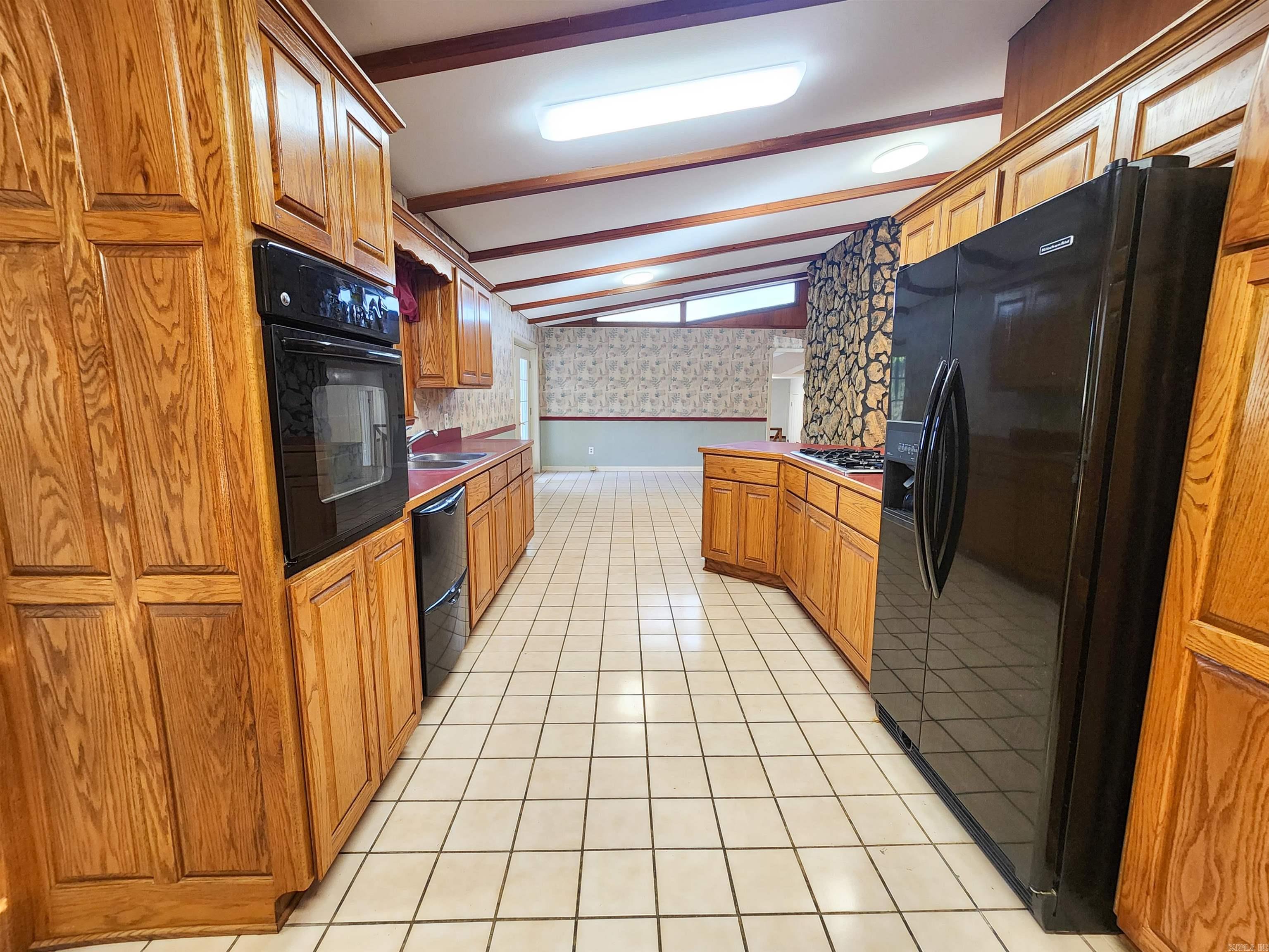 MOUNTAIN OAKS - Residential