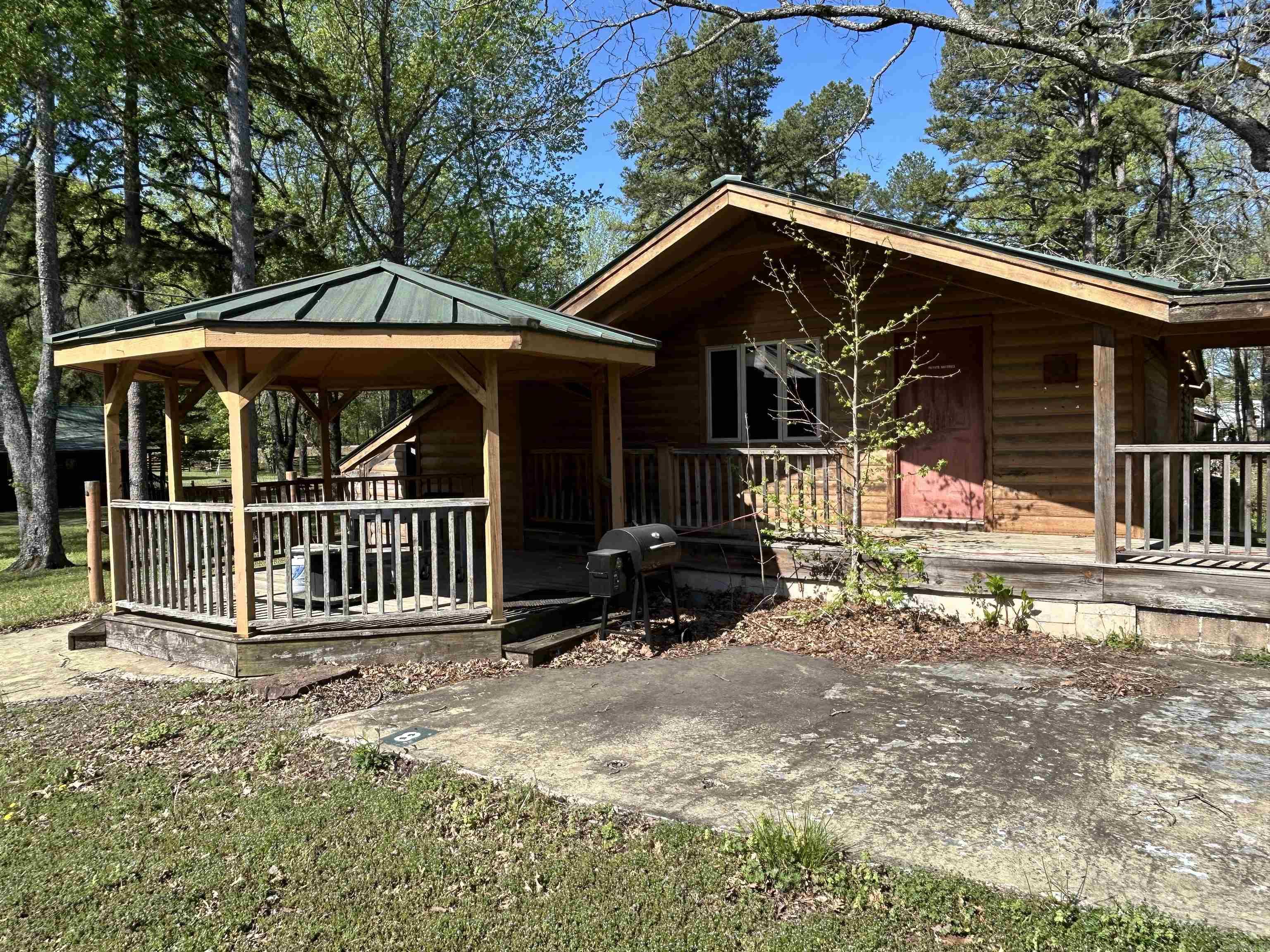 Charming cabin partially renovated with lots of potential located at Lobo Landing. Easy access to water, launch ramp, and fishing.