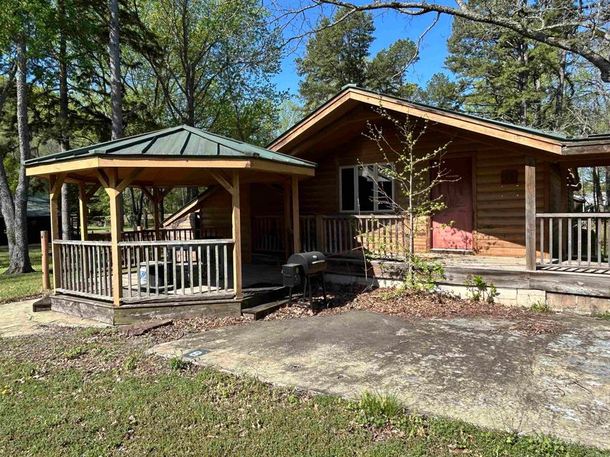 Charming cabin partially renovated with lots of potential located at Lobo Landing. Easy access to water, launch ramp, and fishing.