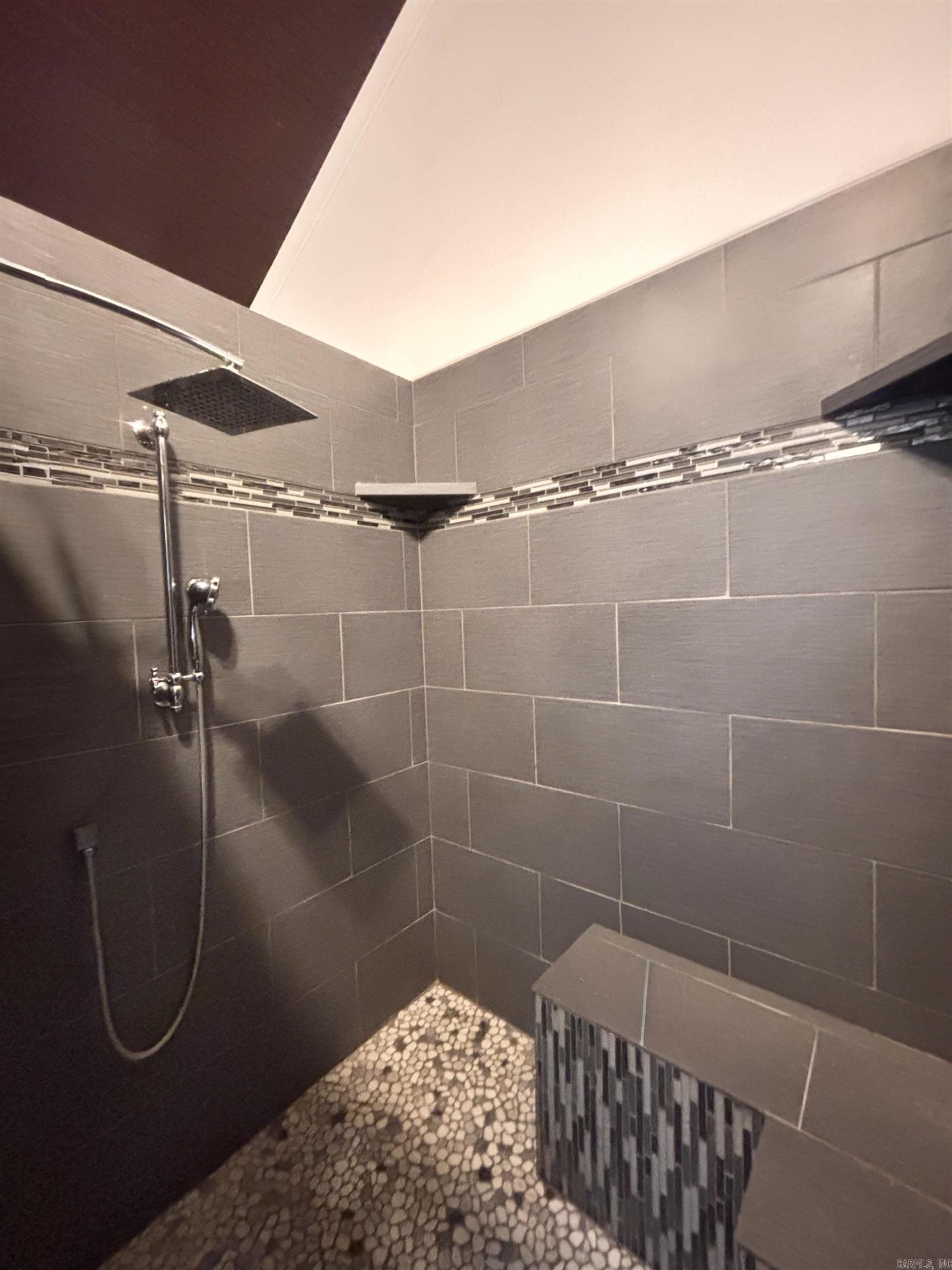 ROLLING HILLS - Residential