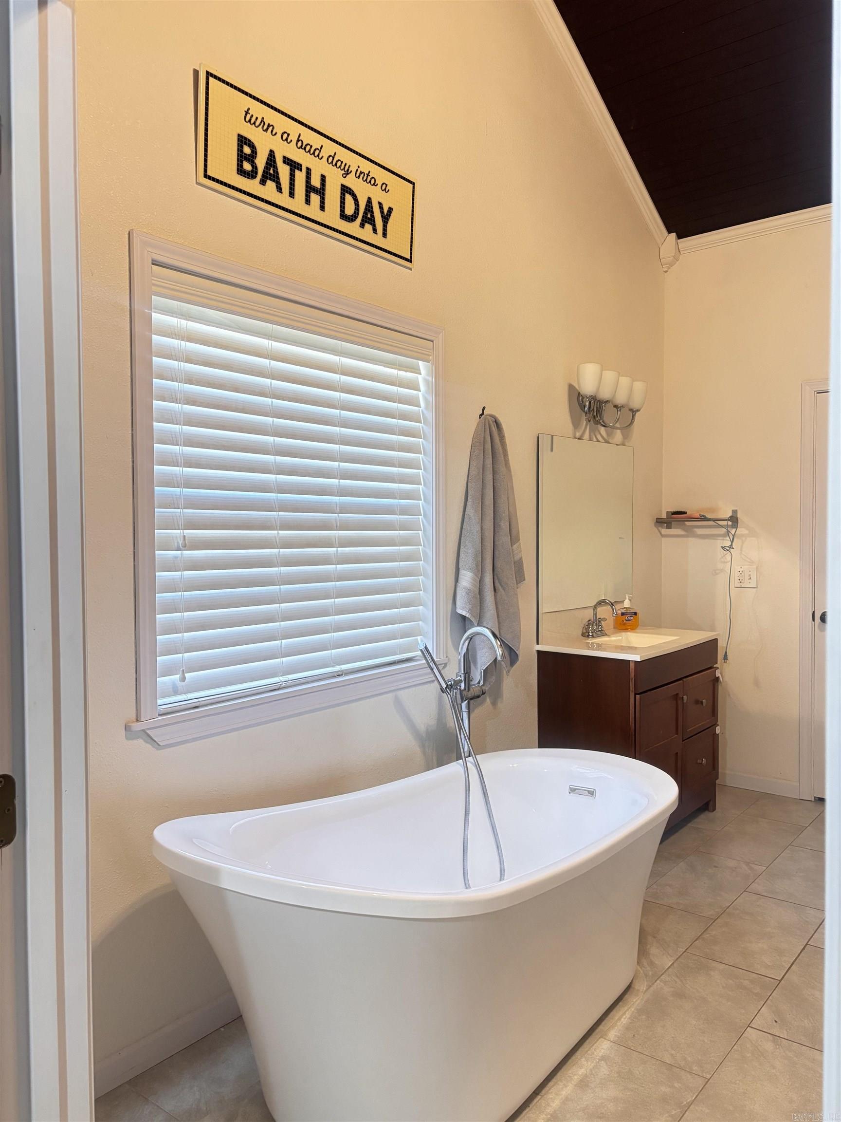 ROLLING HILLS - Residential