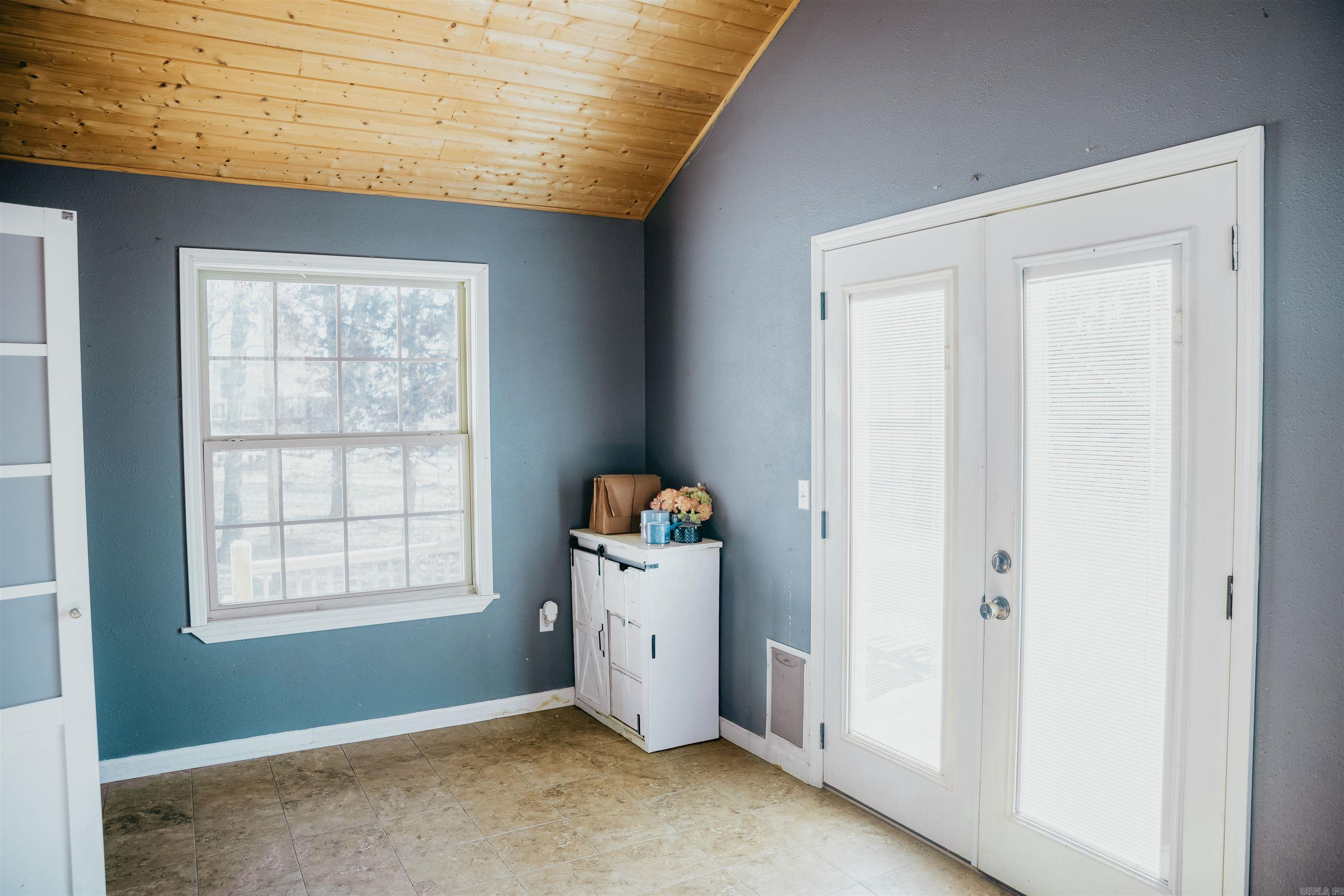 ROLLING HILLS - Residential